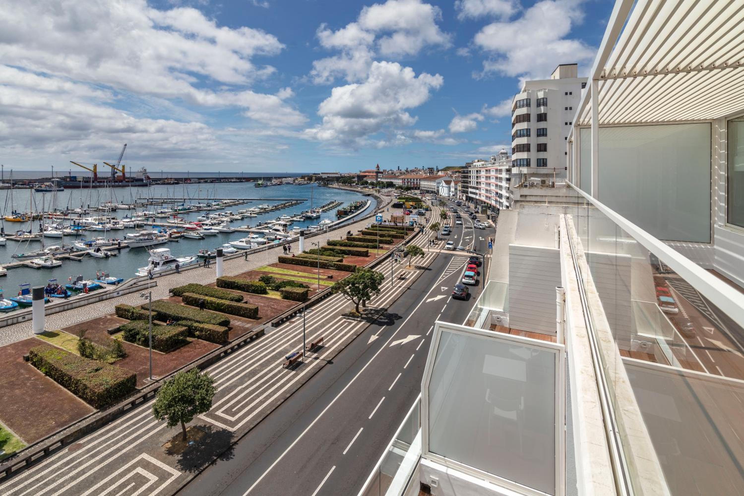 Superior Suite with Balcony and Sea View - Photo 16