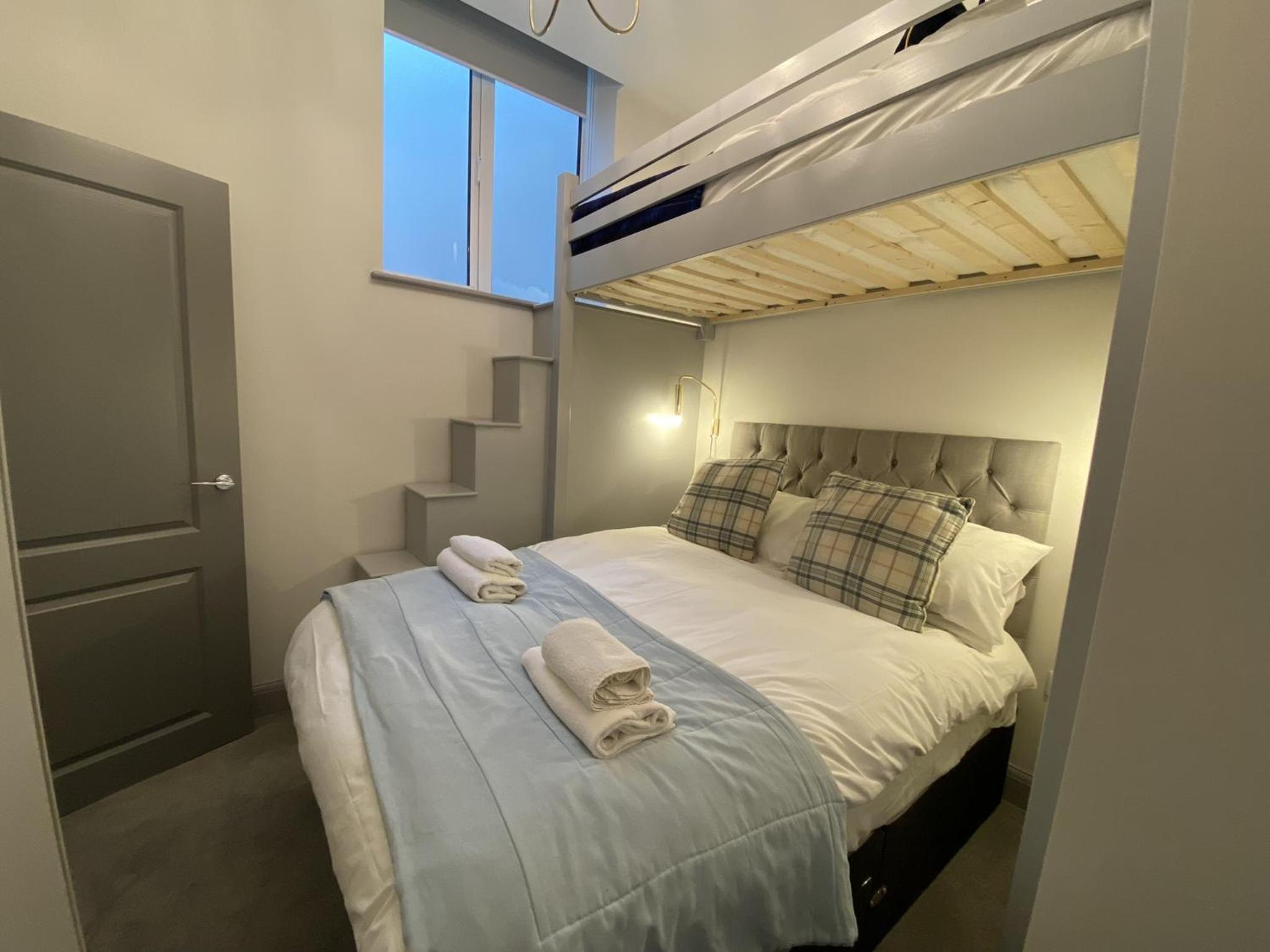 Two-Bedroom Deluxe Apartment photo 3
