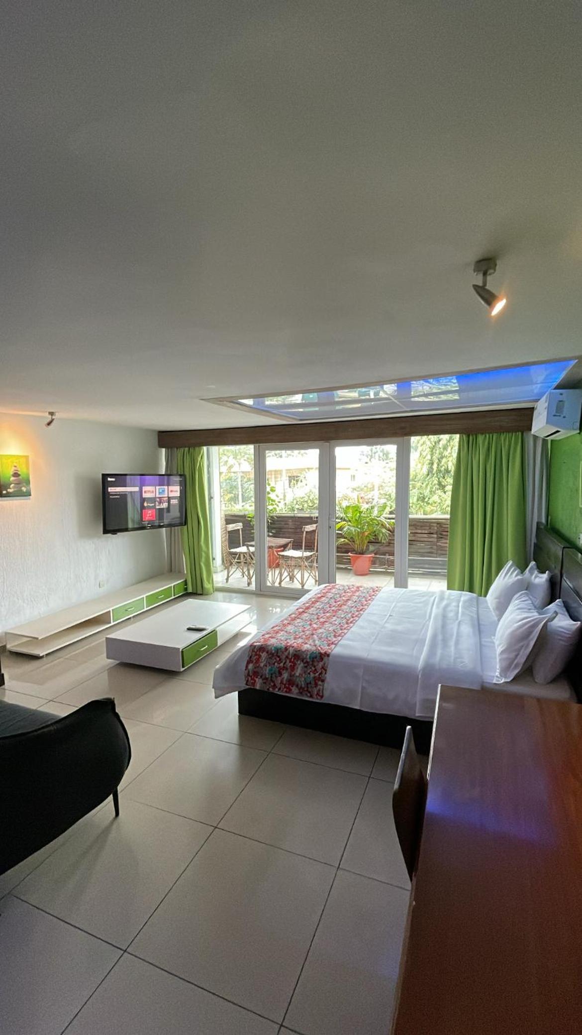 Apartment with Balcony photo 1