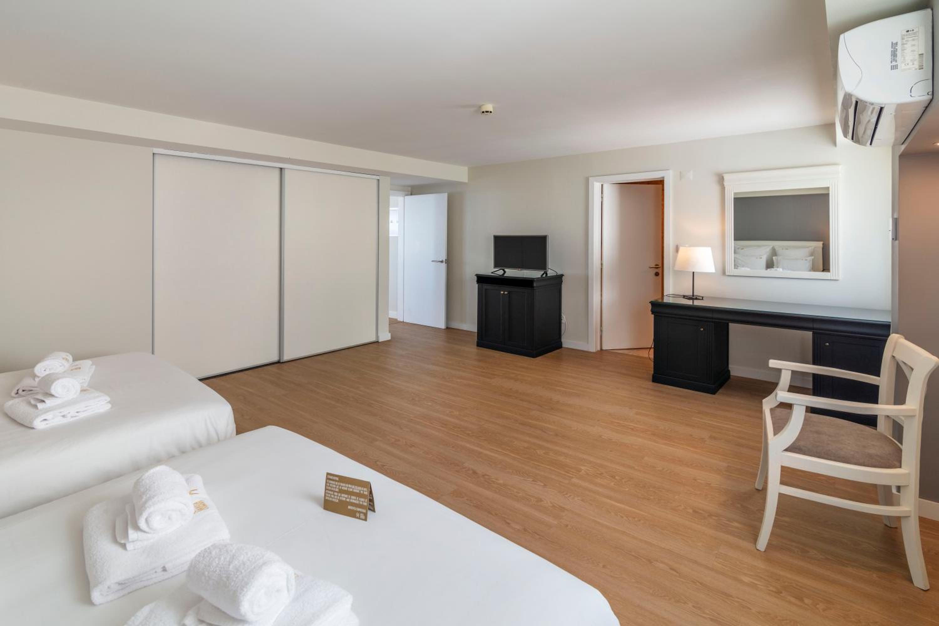 Superior King Suite With Balcony And Sea View
