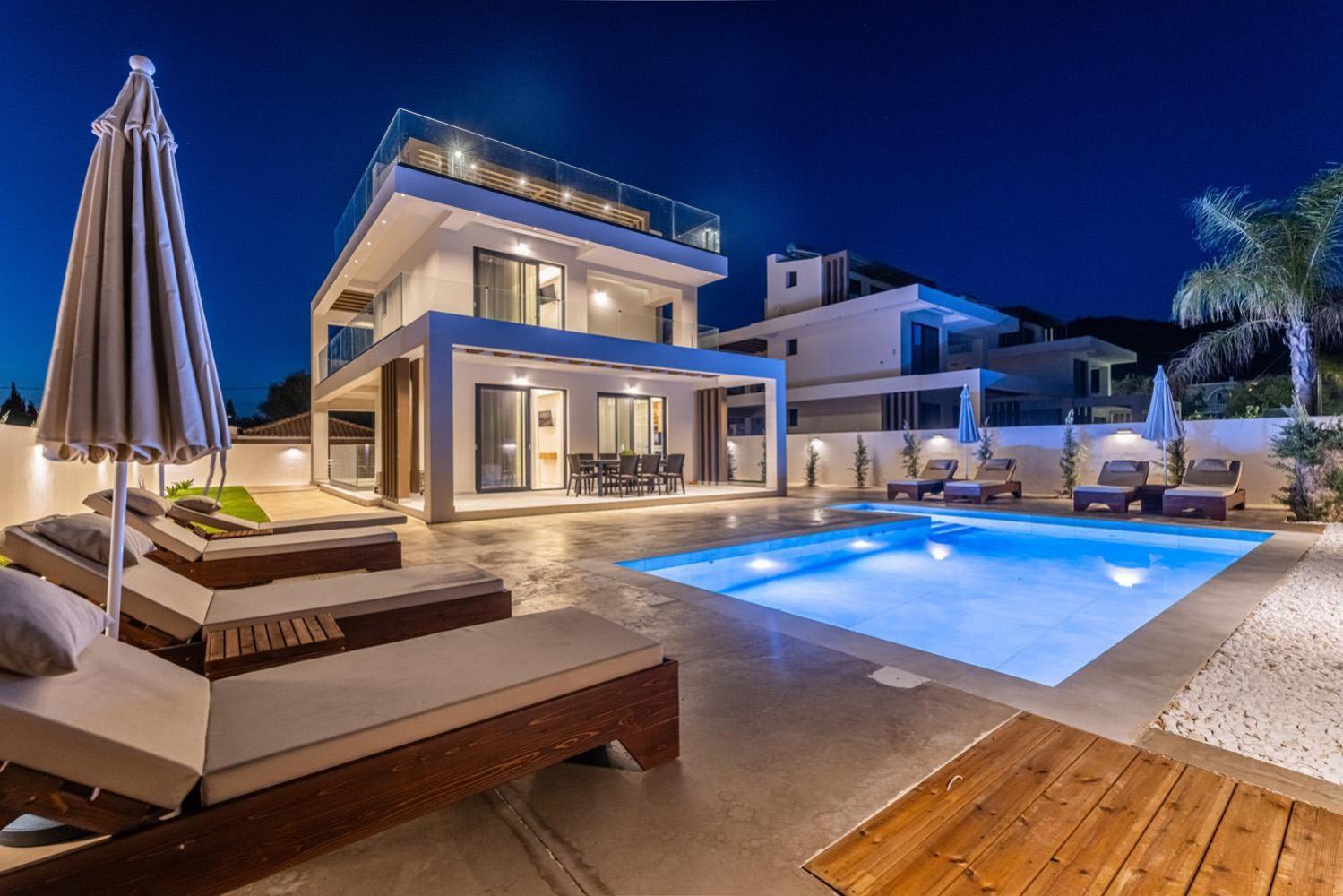 Villa photo 2