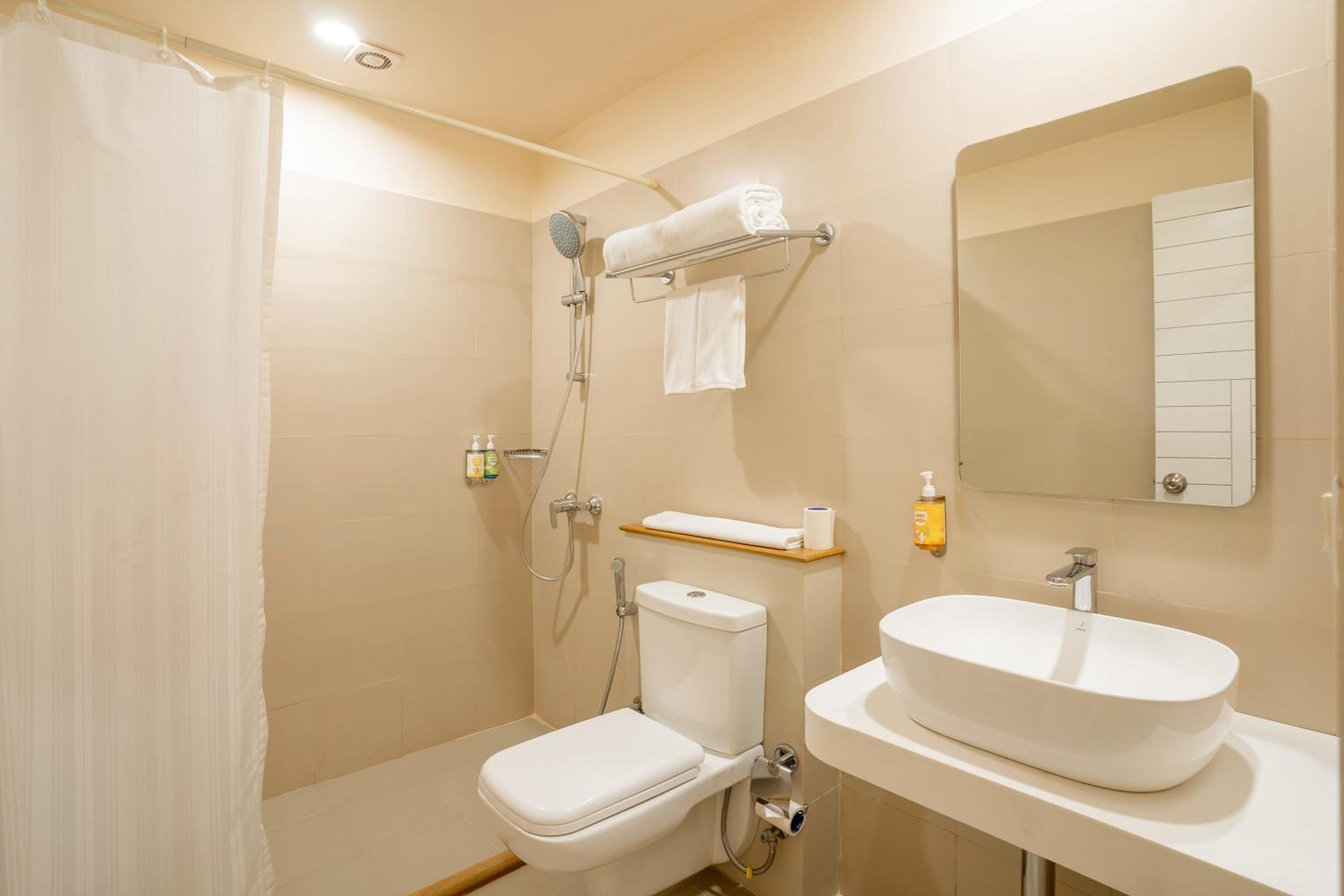 Standard Twin Room - Photo 3