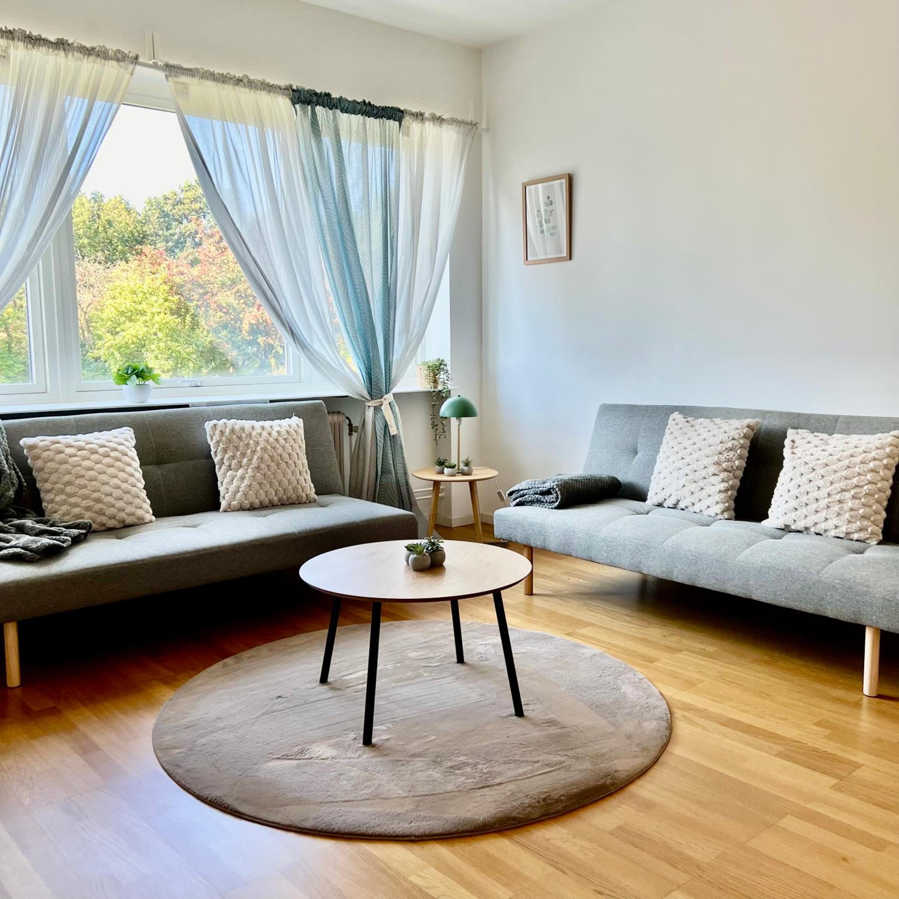 One-Bedroom Apartment photo 1