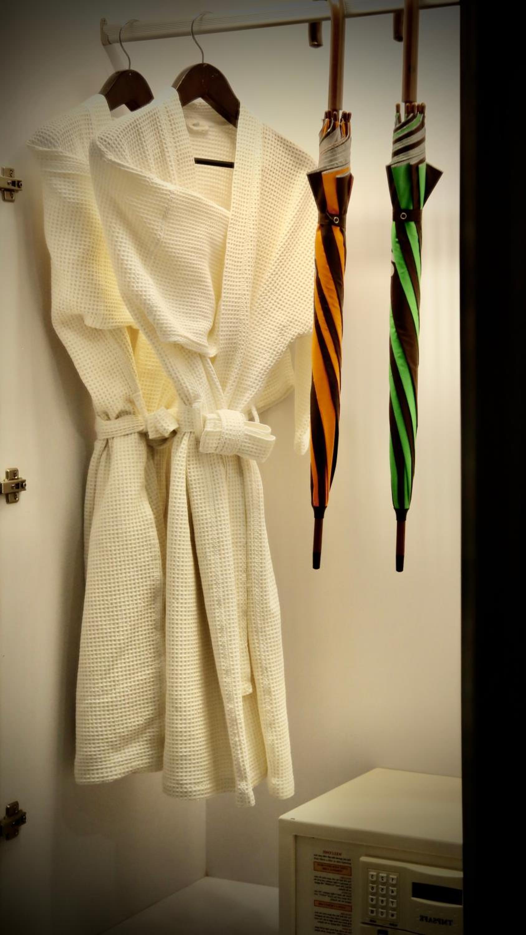Deluxe Double Room with Pool Access - Photo 4