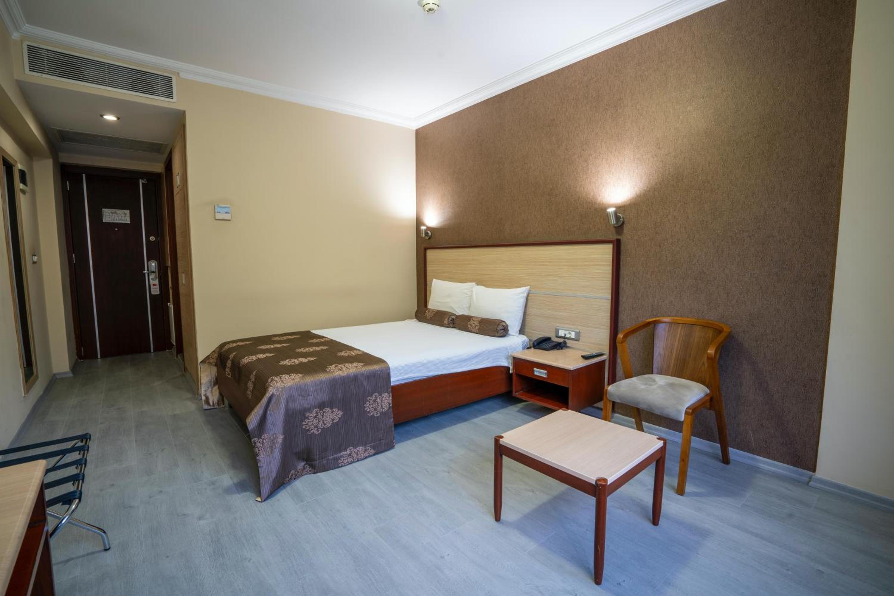 Standard Double Room photo 2