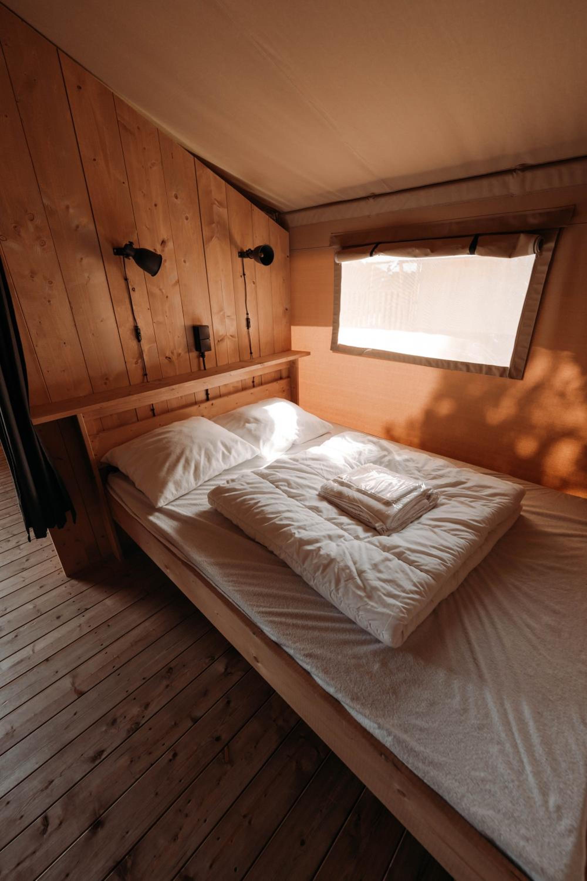 TENT 1  photo 1