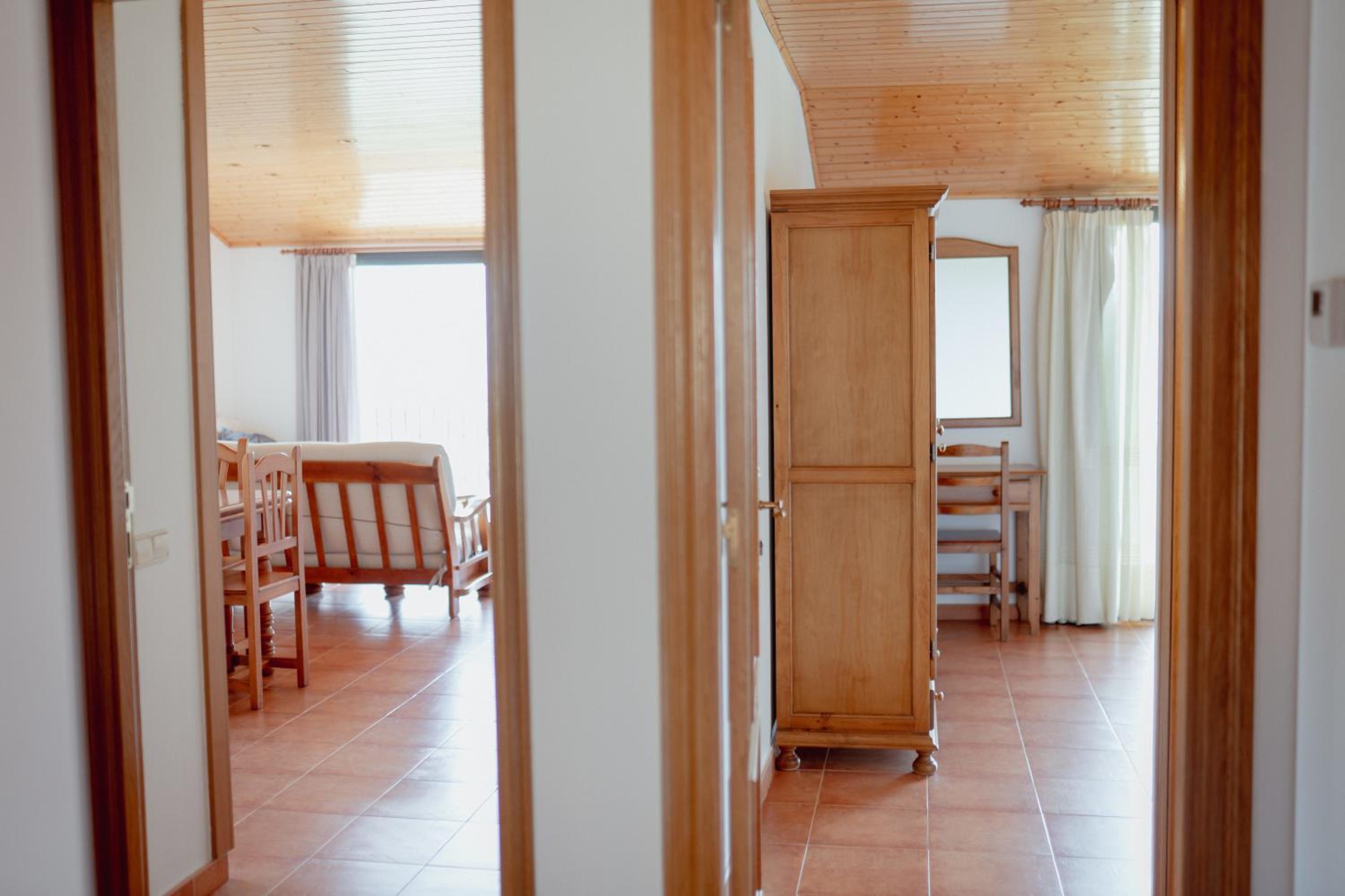 Three-Bedroom Apartment - High Floor photo 3