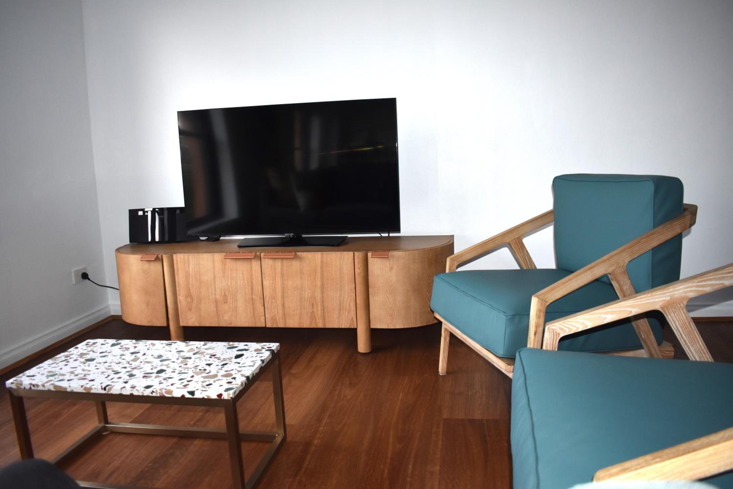 Two-Bedroom Interconnecting Apartment with Ocean View and Balcony photo 1