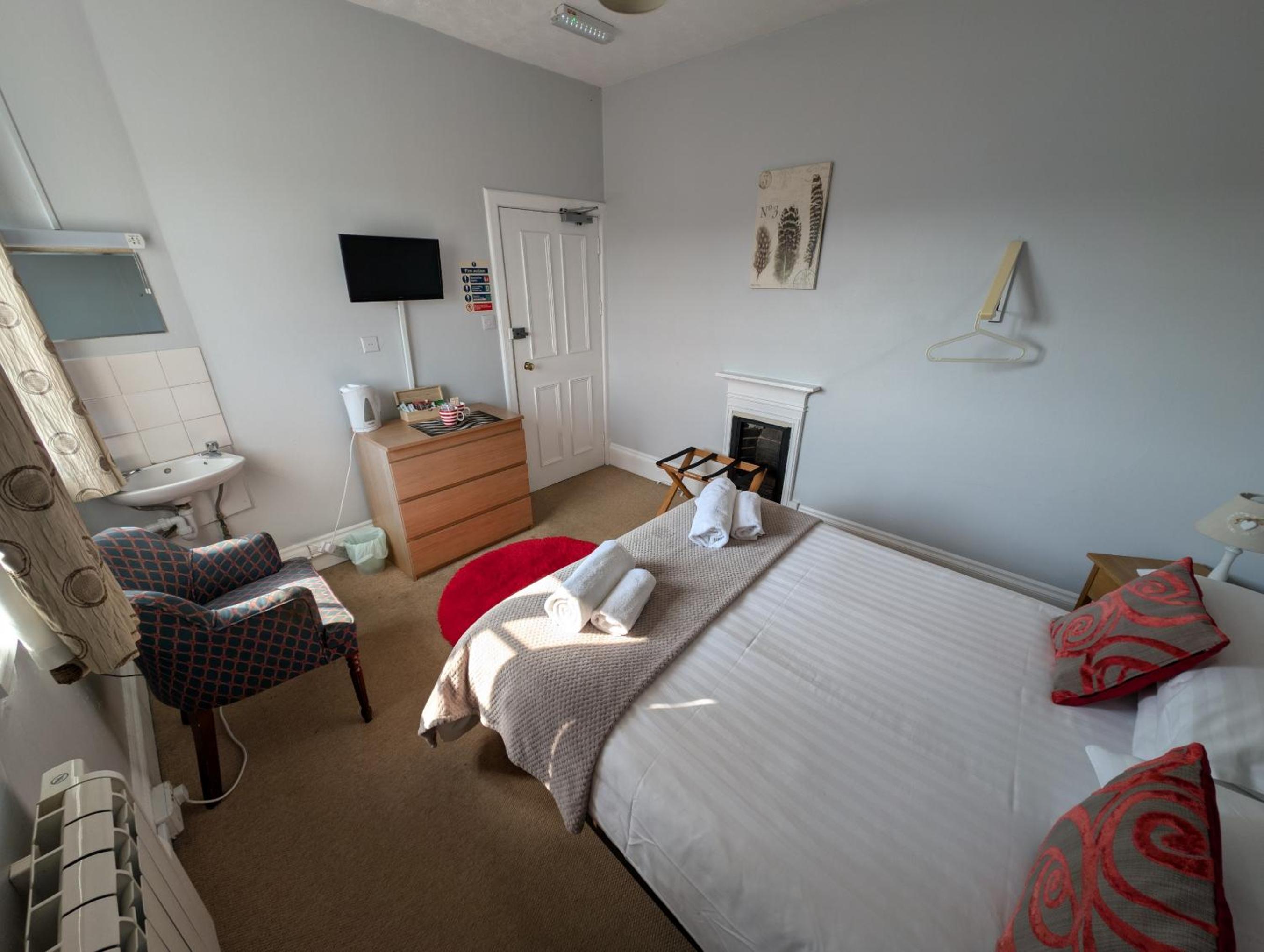Double Room with Shared Bathroom photo 2