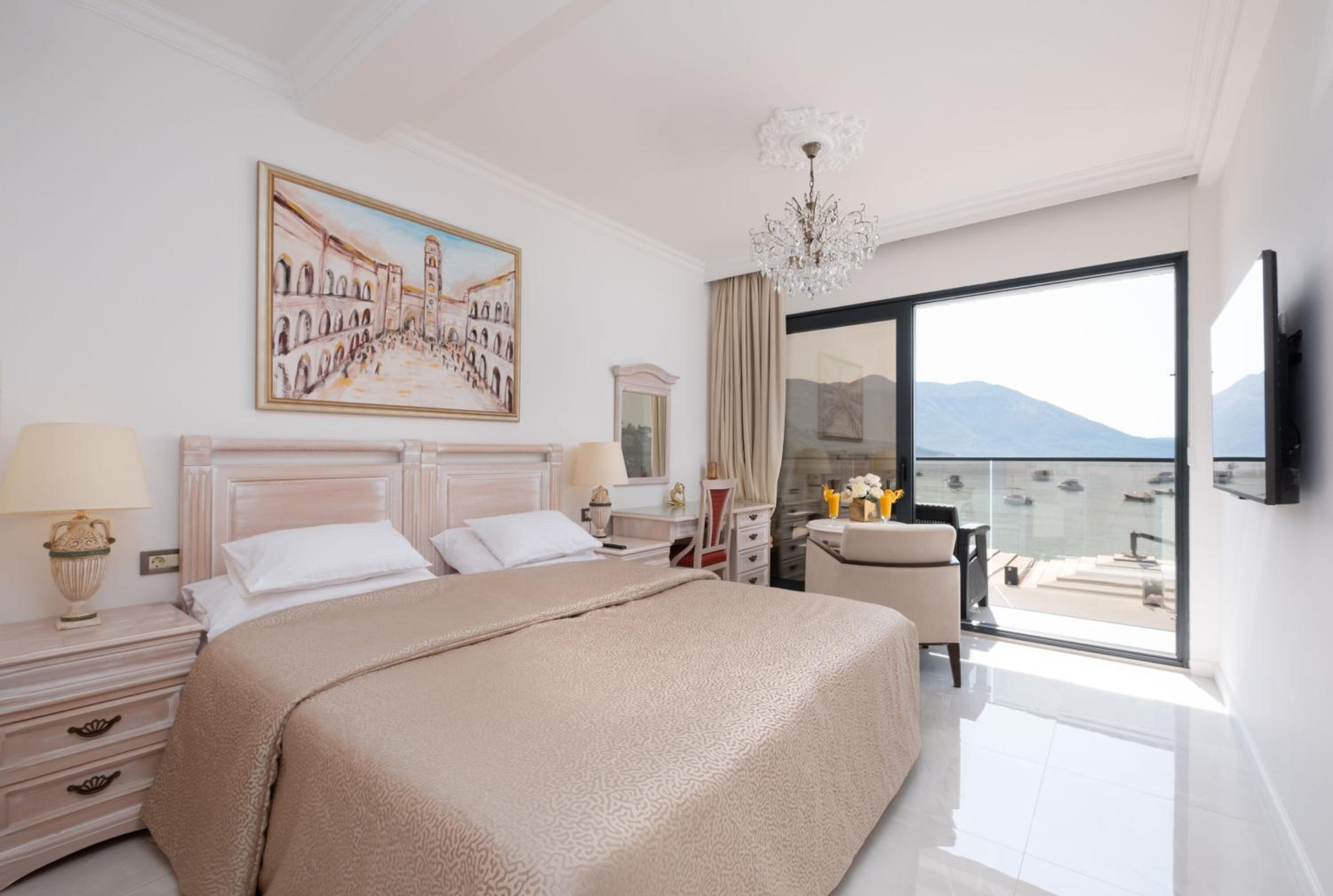 Deluxe Double Room with Balcony and Sea View
