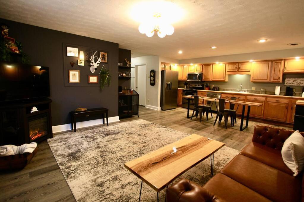 Three-Bedroom Apartment photo 1