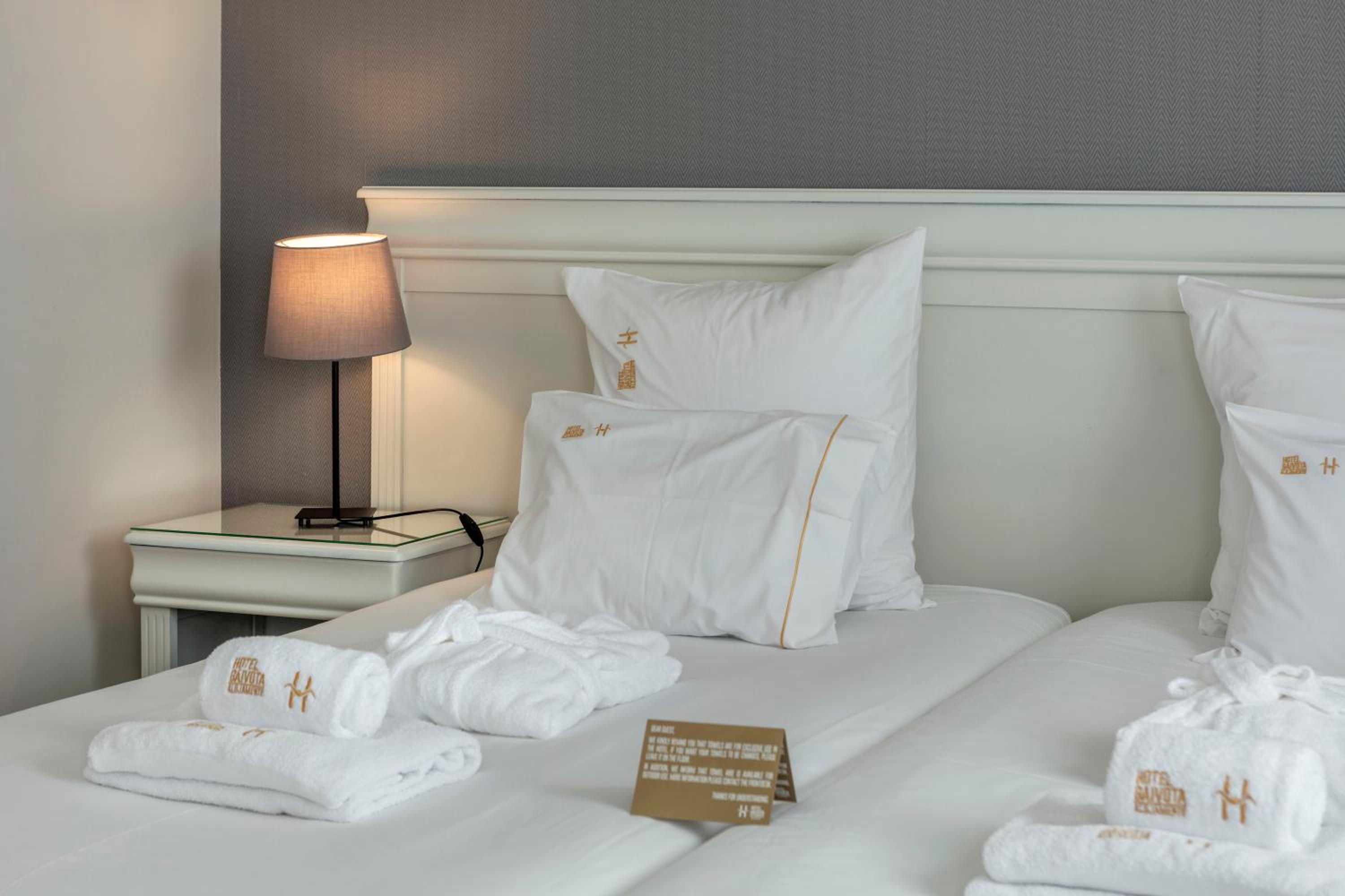 Standard Twin Room - Photo 9