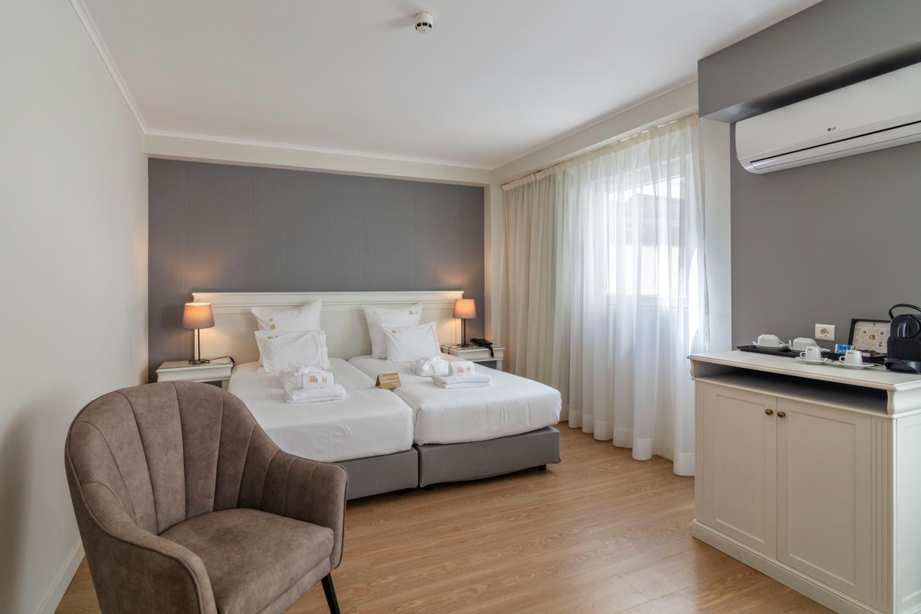 Standard Twin Room - Photo 7
