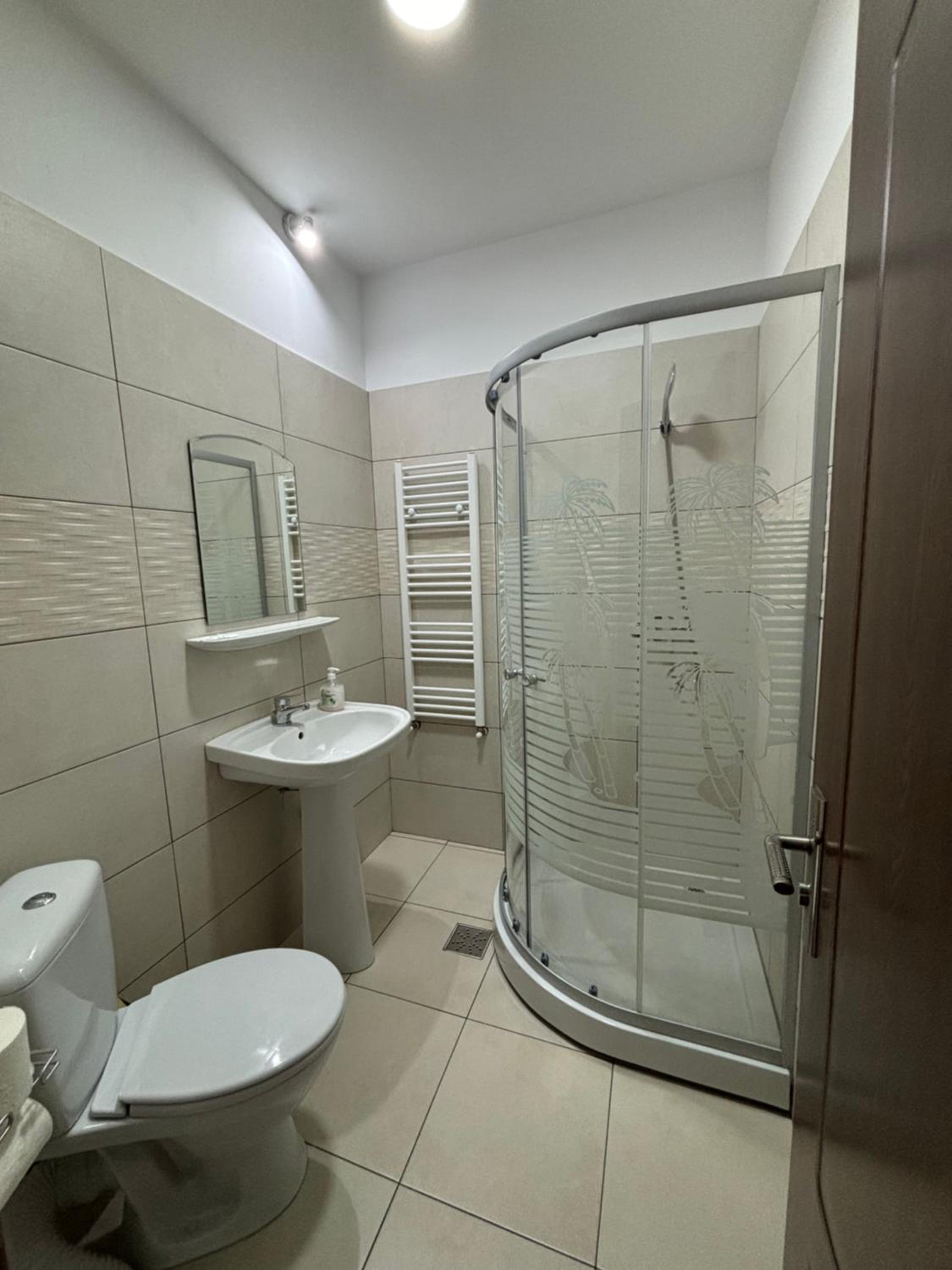 Double Room with Private Bathroom - Photo 17