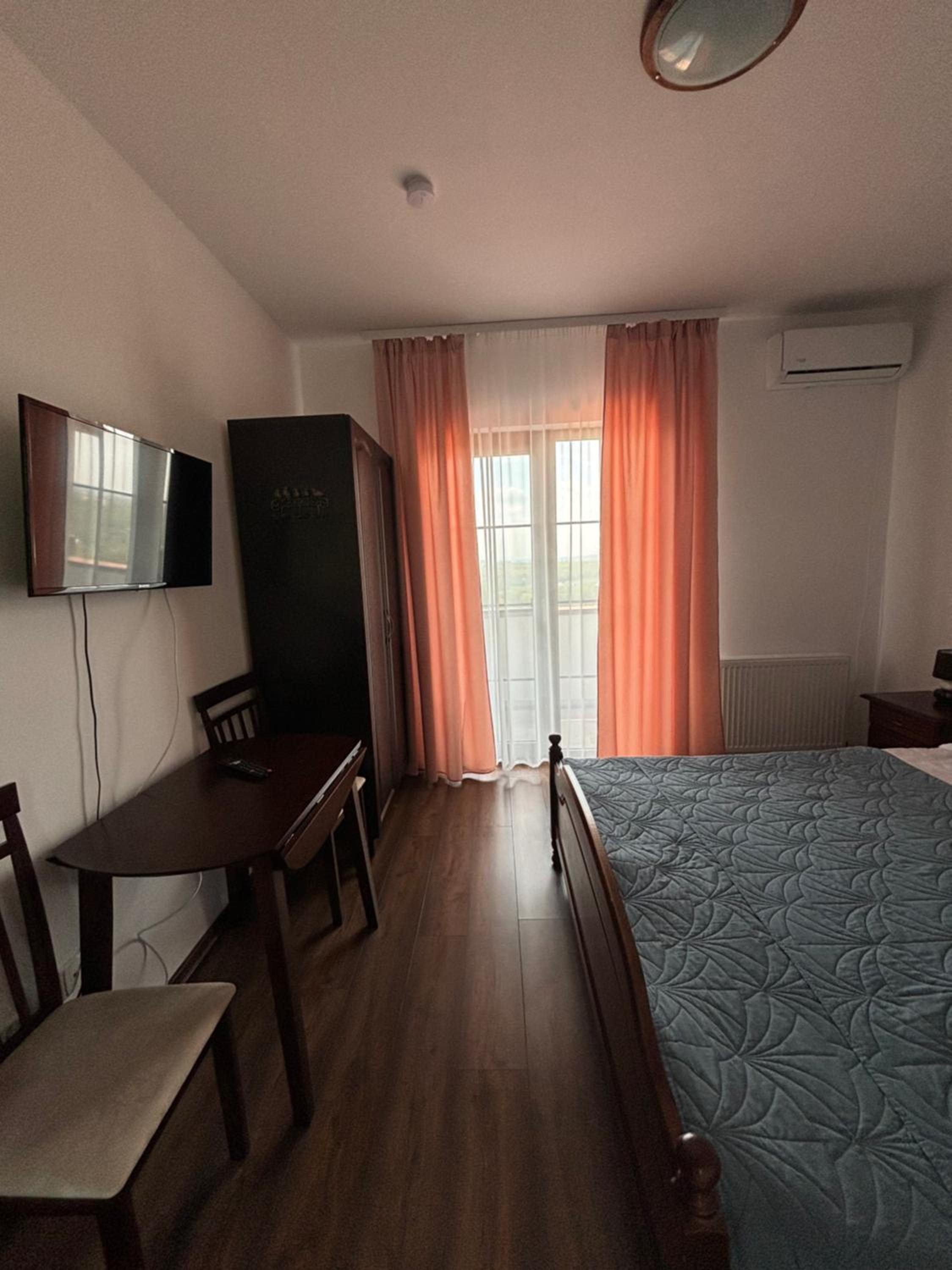 Double Room with Private Bathroom - Photo 15