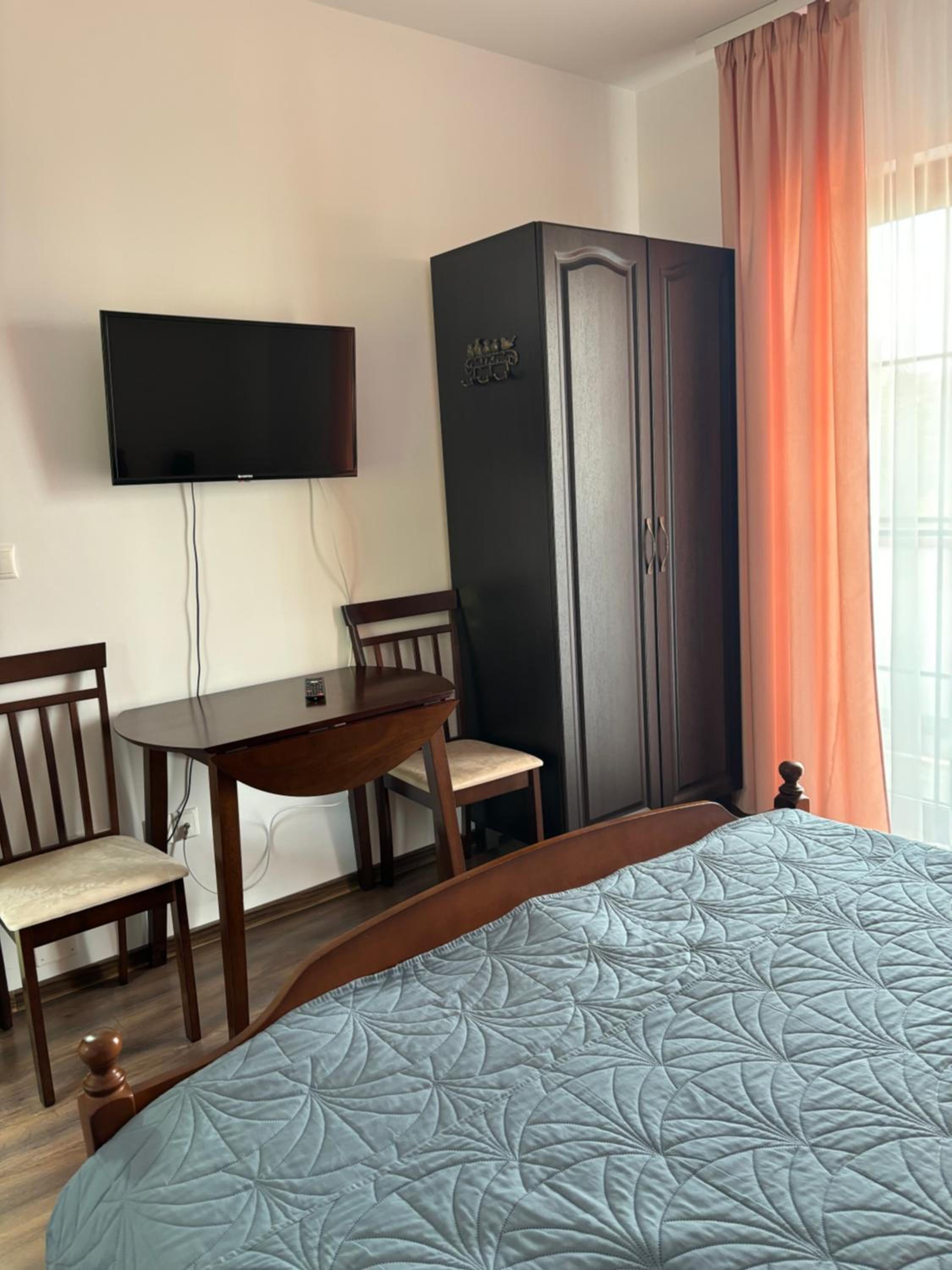Double Room with Private Bathroom - Photo 14
