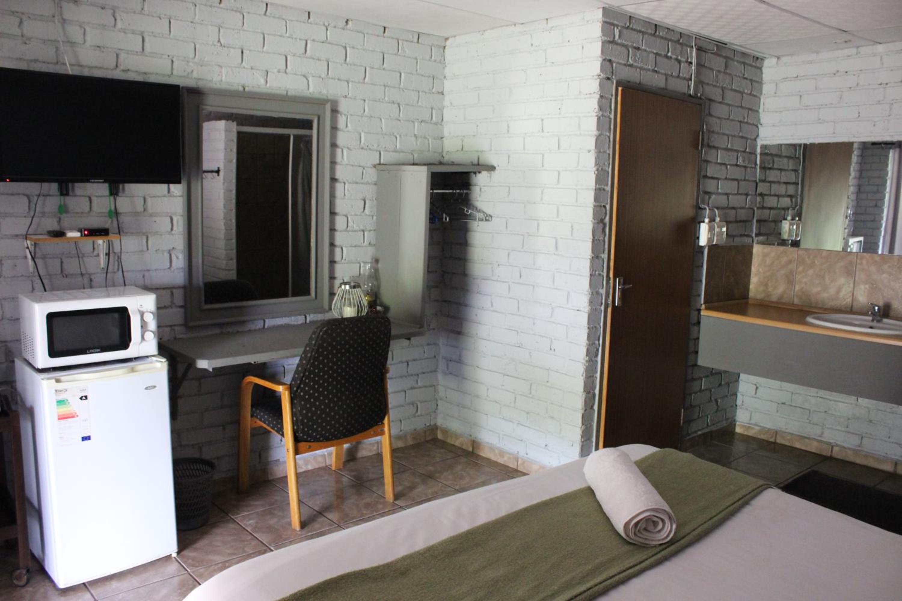 Standard Double Room - Photo 4