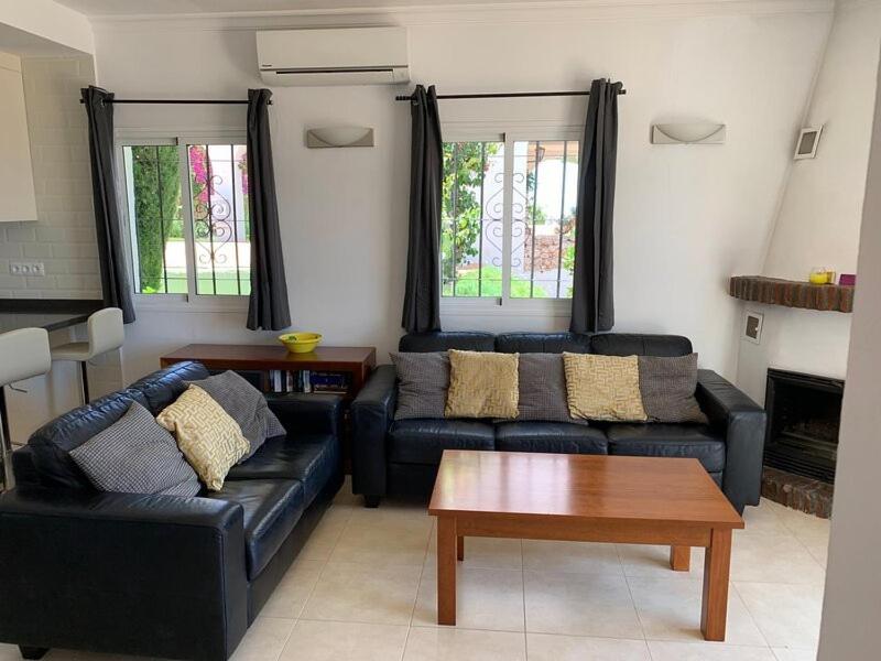 Apartamento de dos habitaciones con terraza y vista al mar