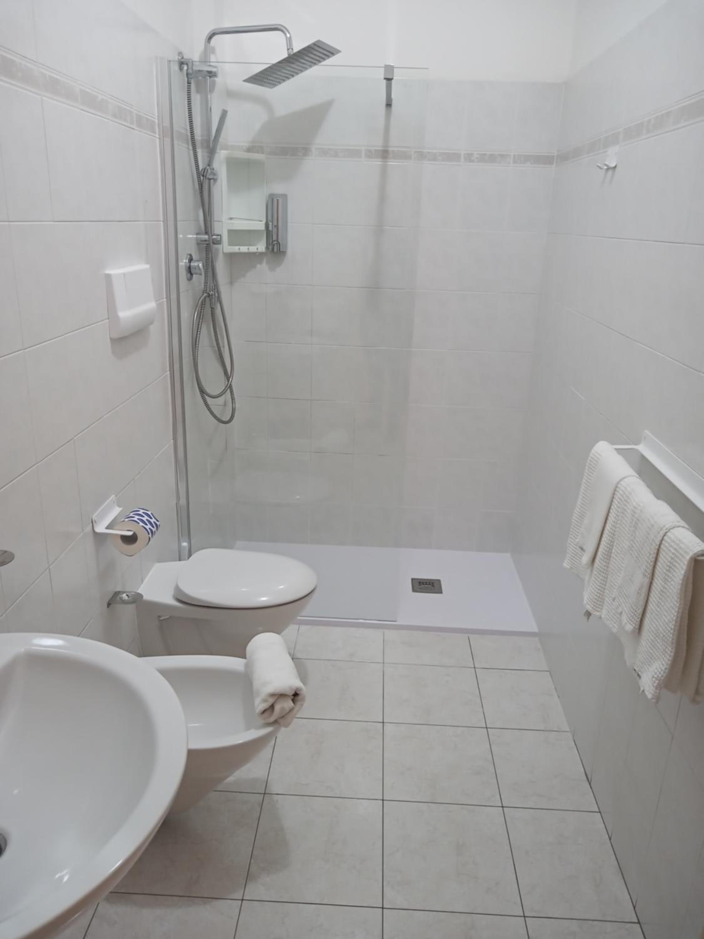 Standard Quadruple Room with Balcony - Photo 7