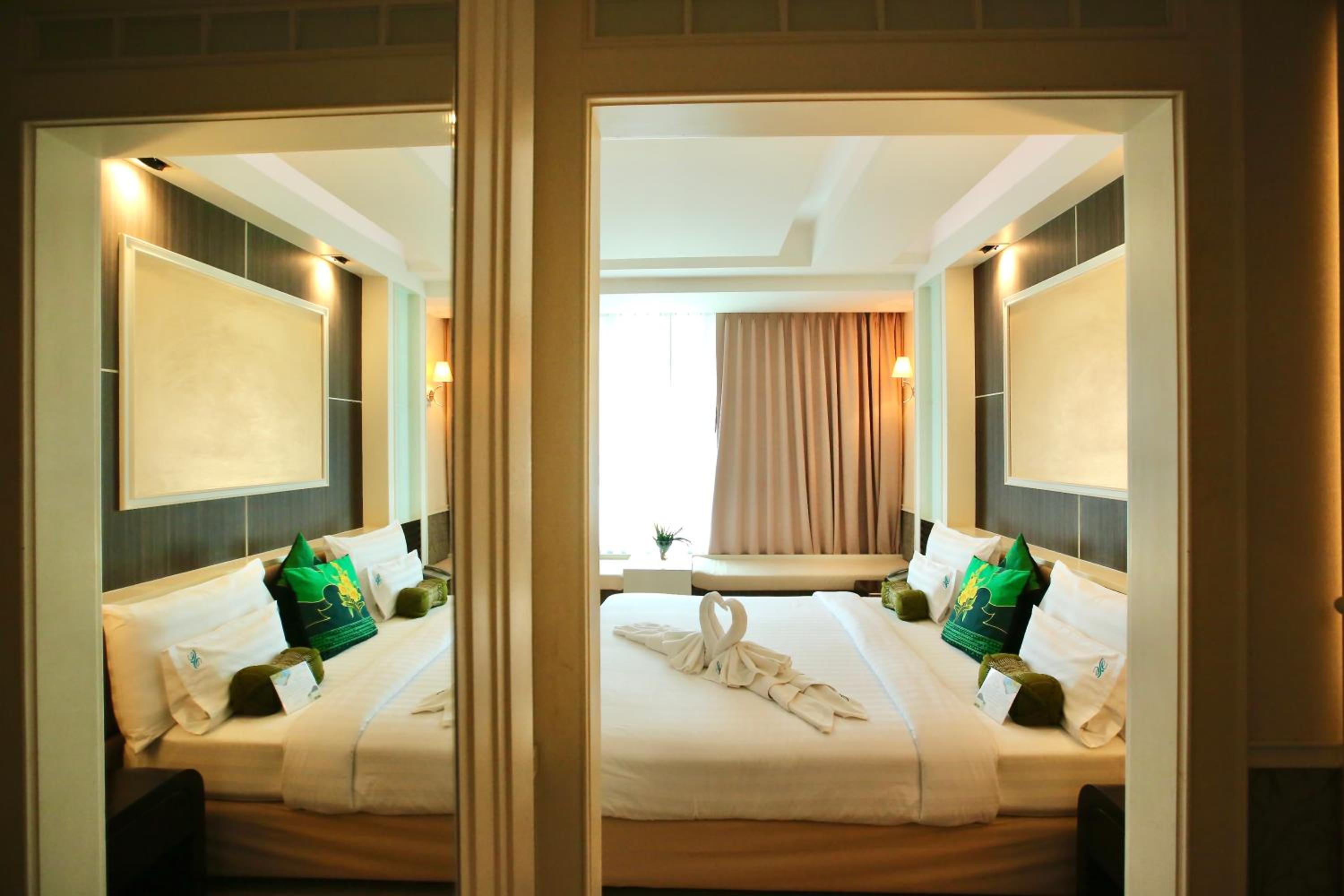 Suite - Photo 16
