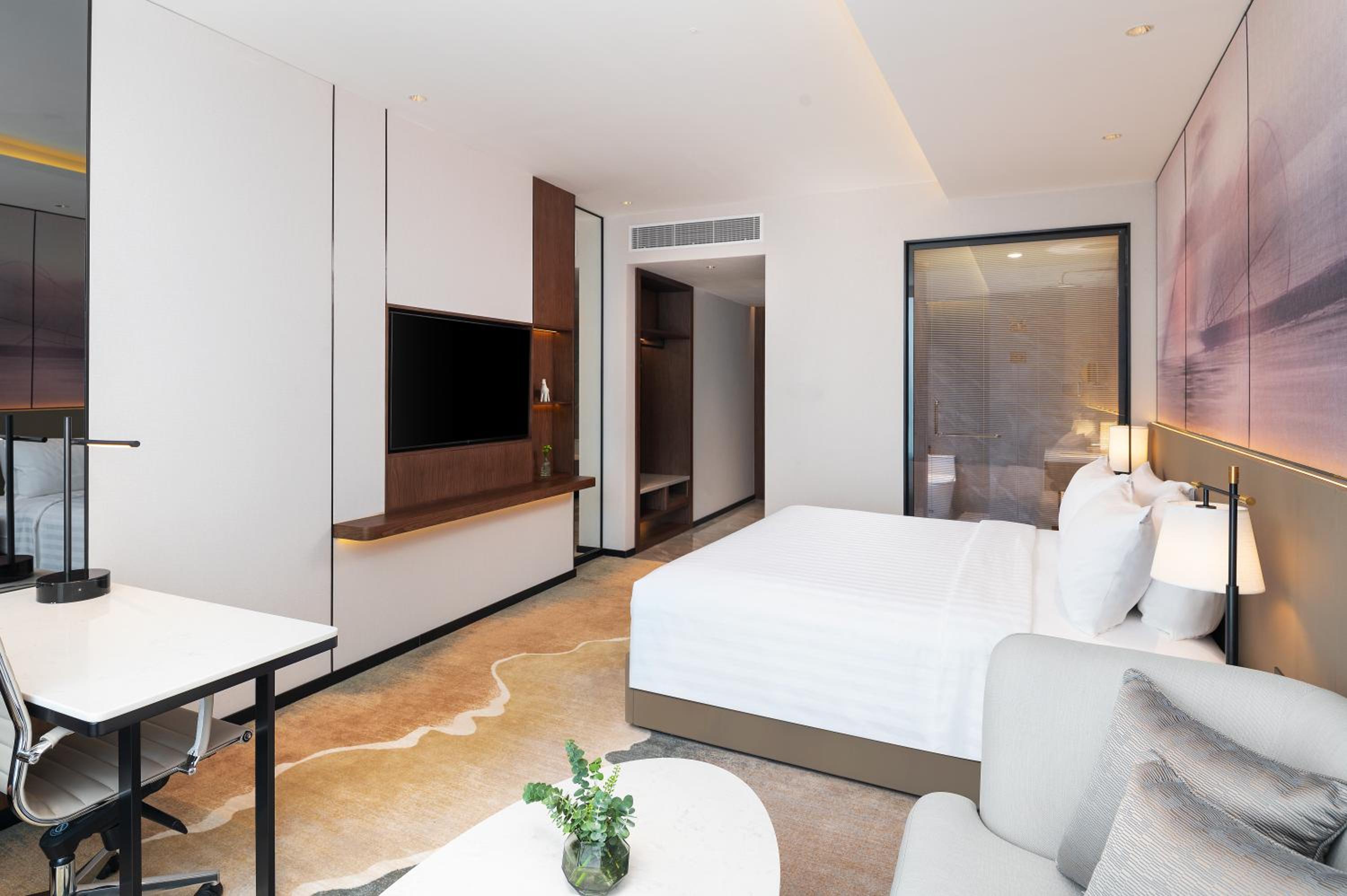Deluxe King Room photo 3