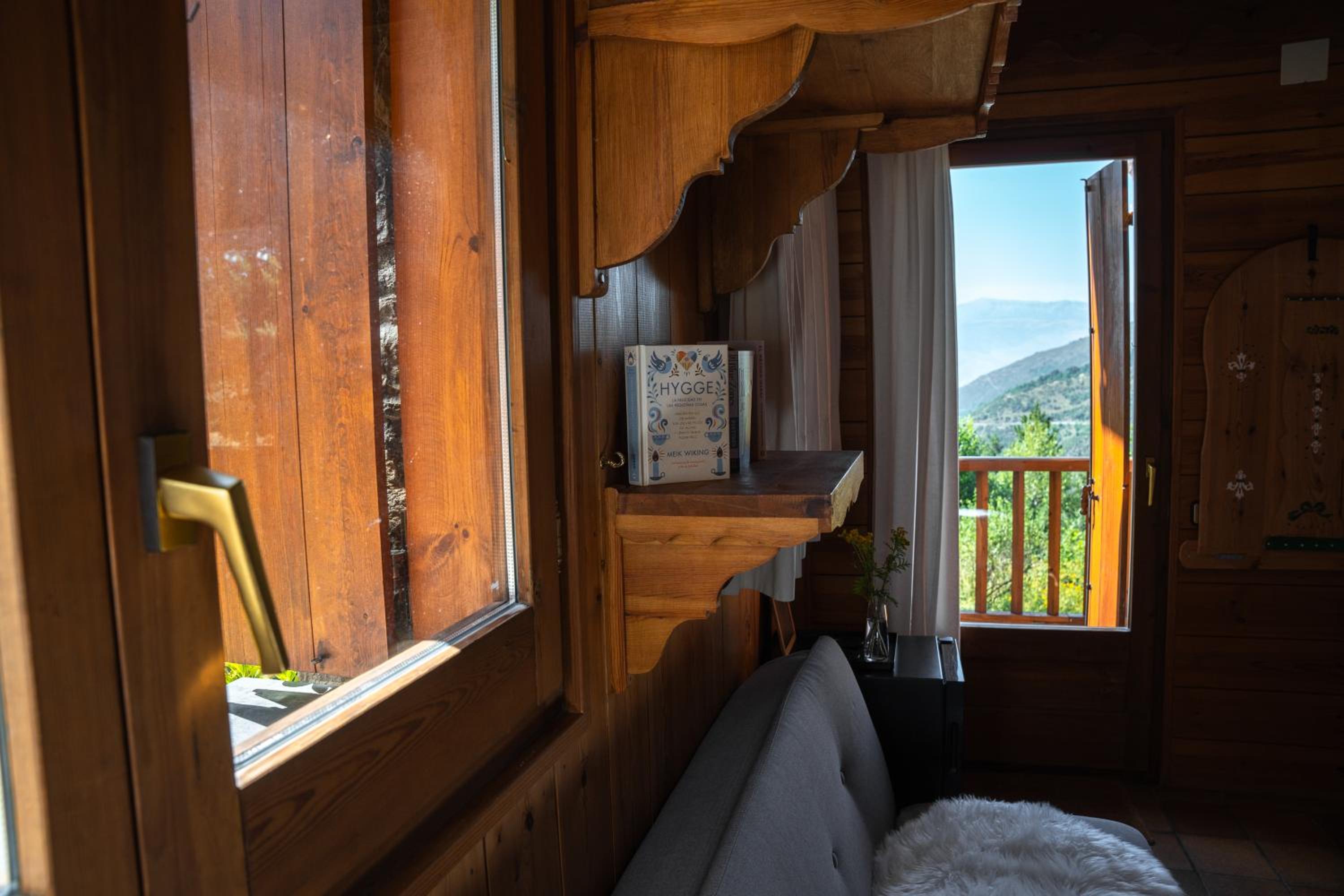 Deluxe Double Room with Balcony photo 3