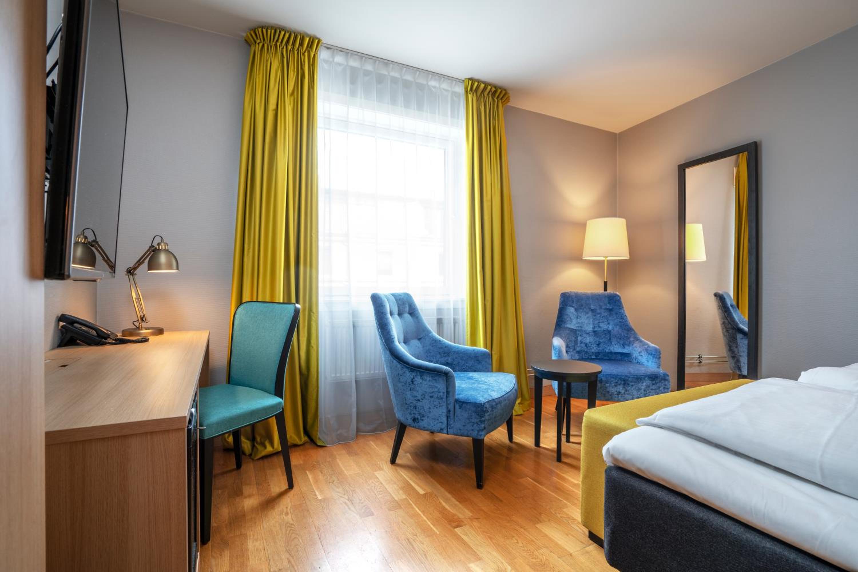 Standard Twin Room - Photo 1