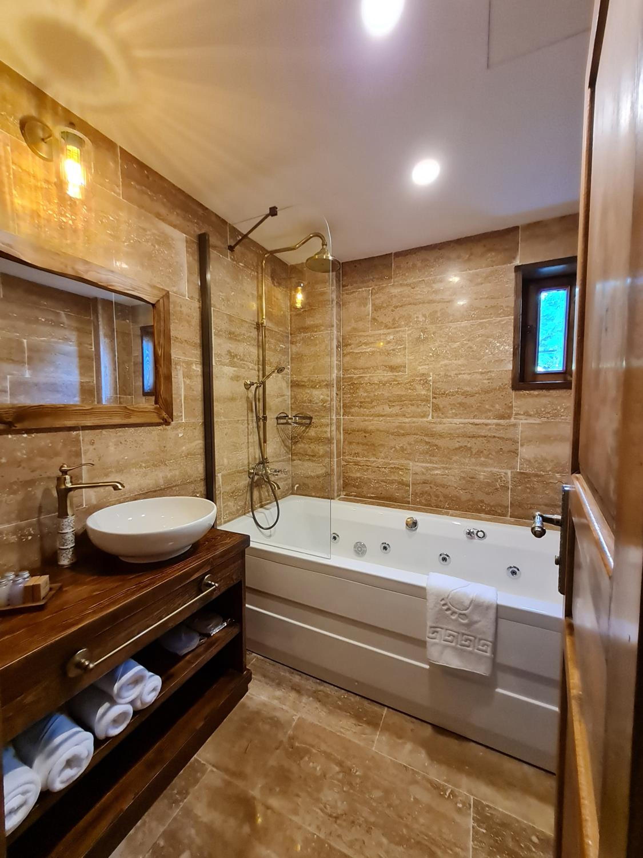 Deluxe Room - Photo 8