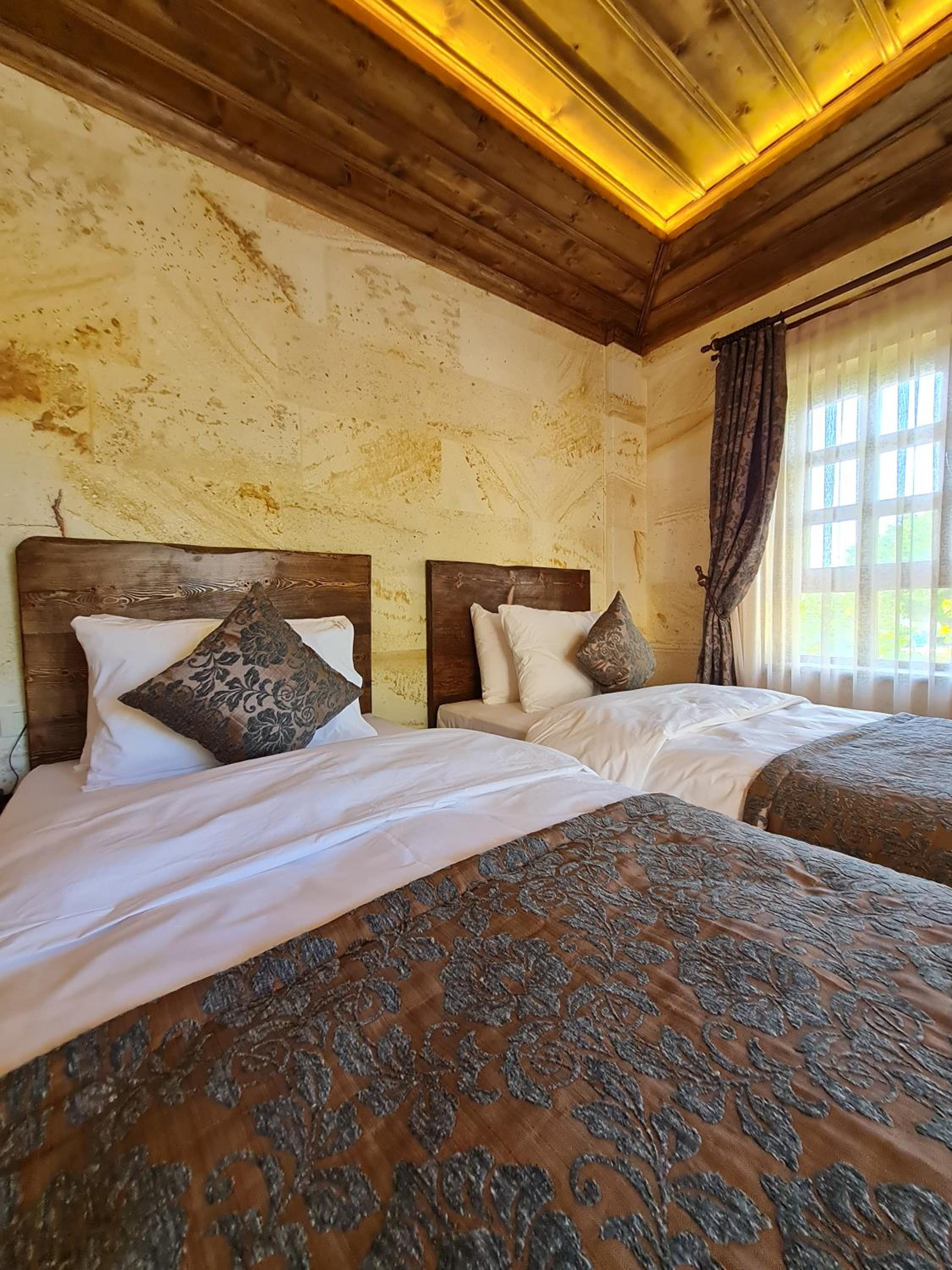 Deluxe Room - Photo 6