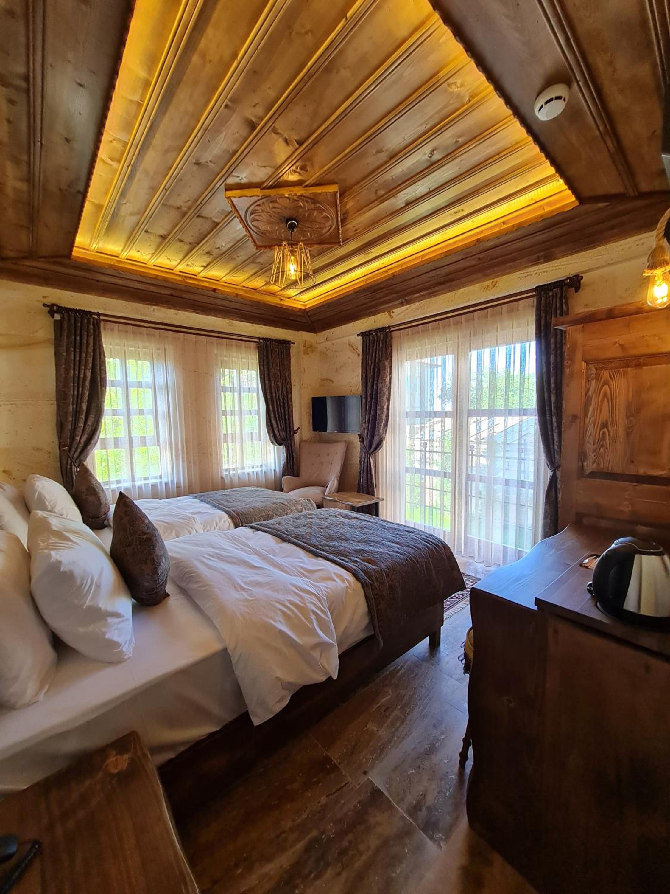 Deluxe Room - Photo 3
