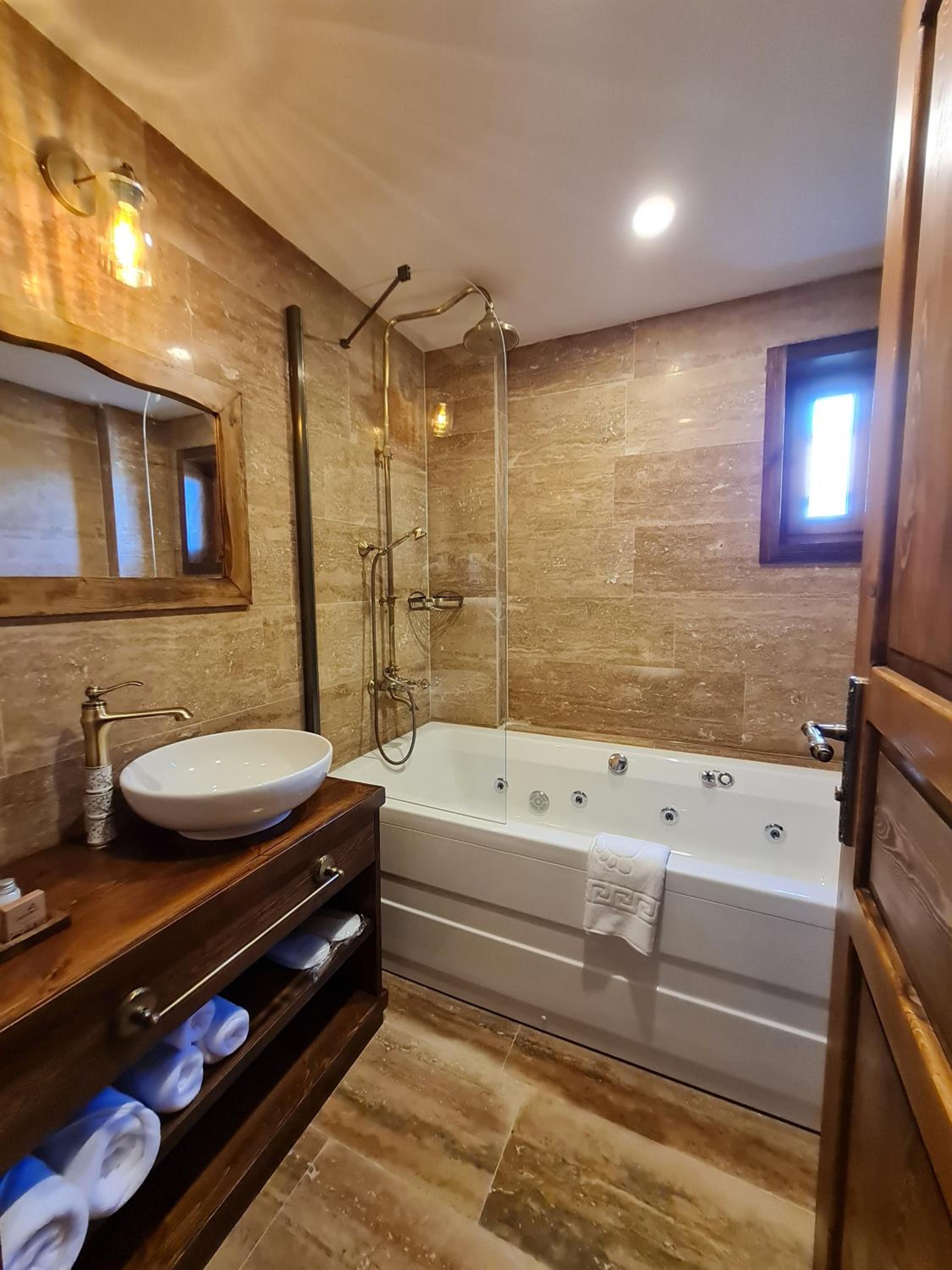 Deluxe Double Room with Castle View - Photo 9