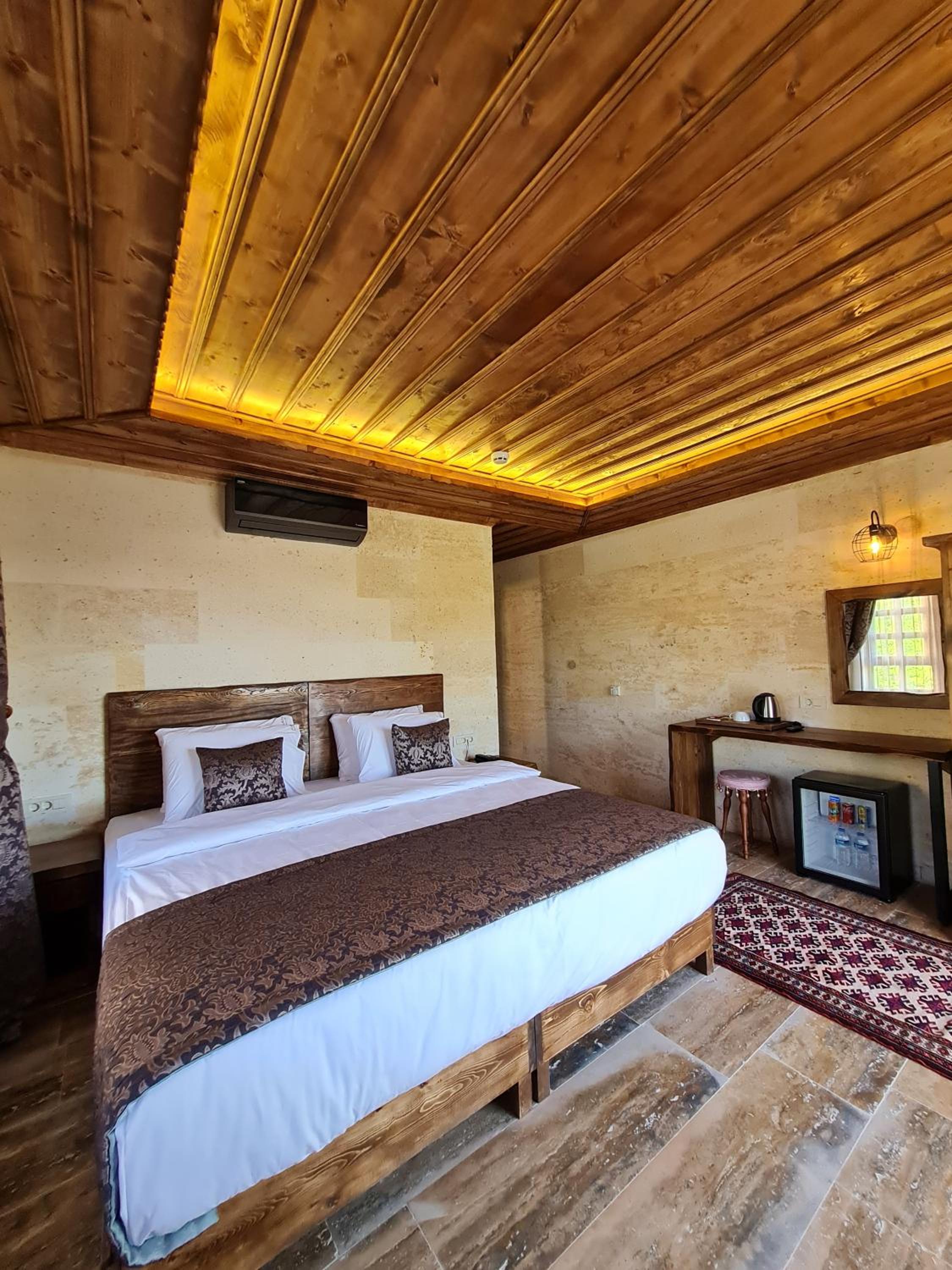 Deluxe Double Room with Castle View - Photo 5