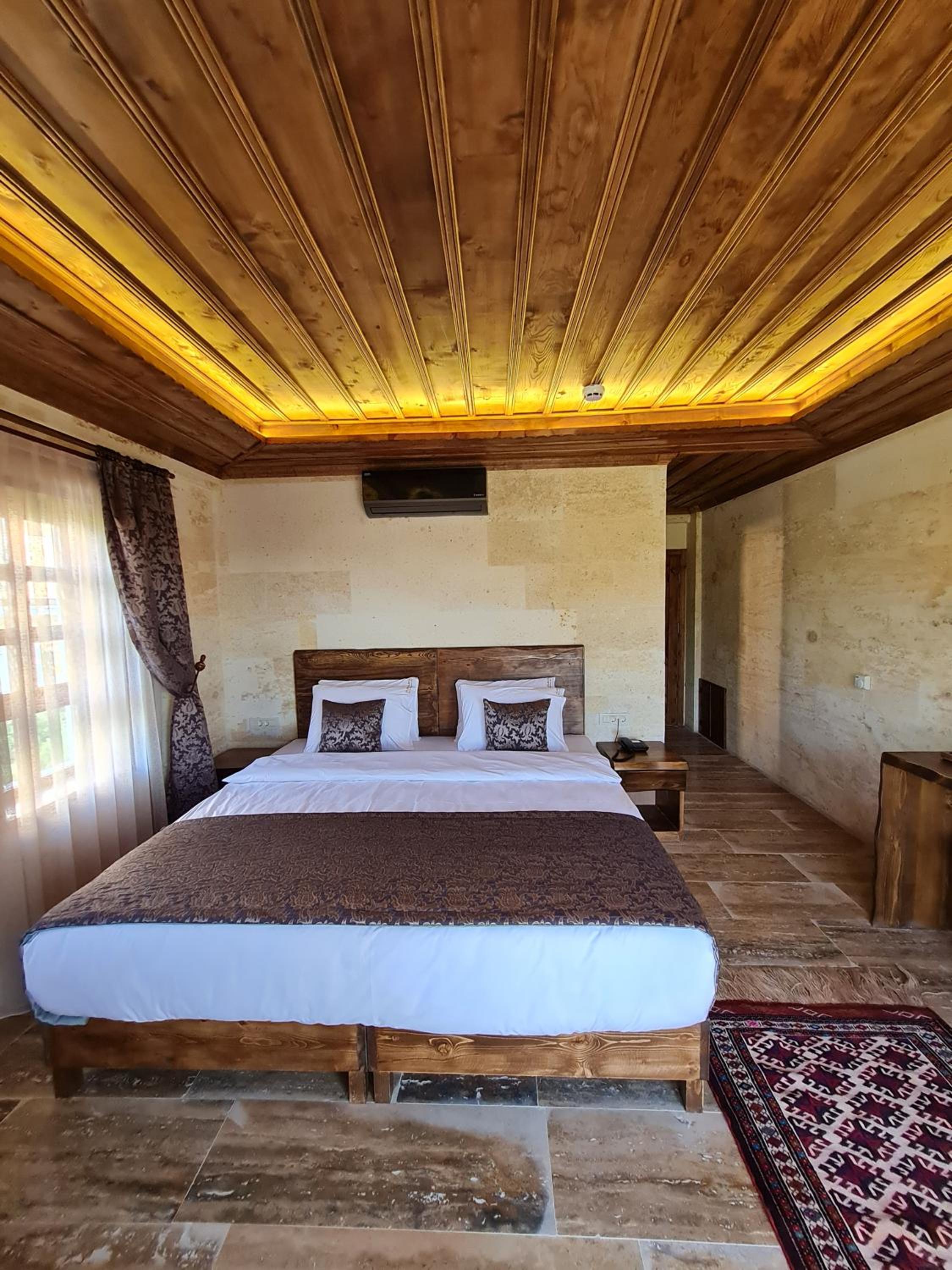 Deluxe Double Room with Castle View - Photo 3