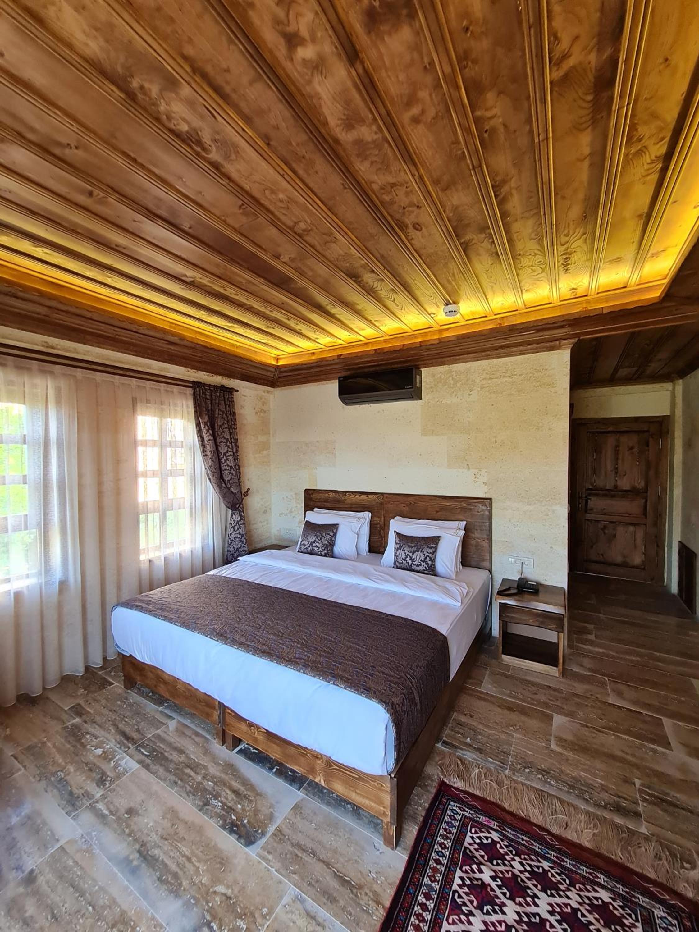 Deluxe Double Room with Castle View - Photo 2