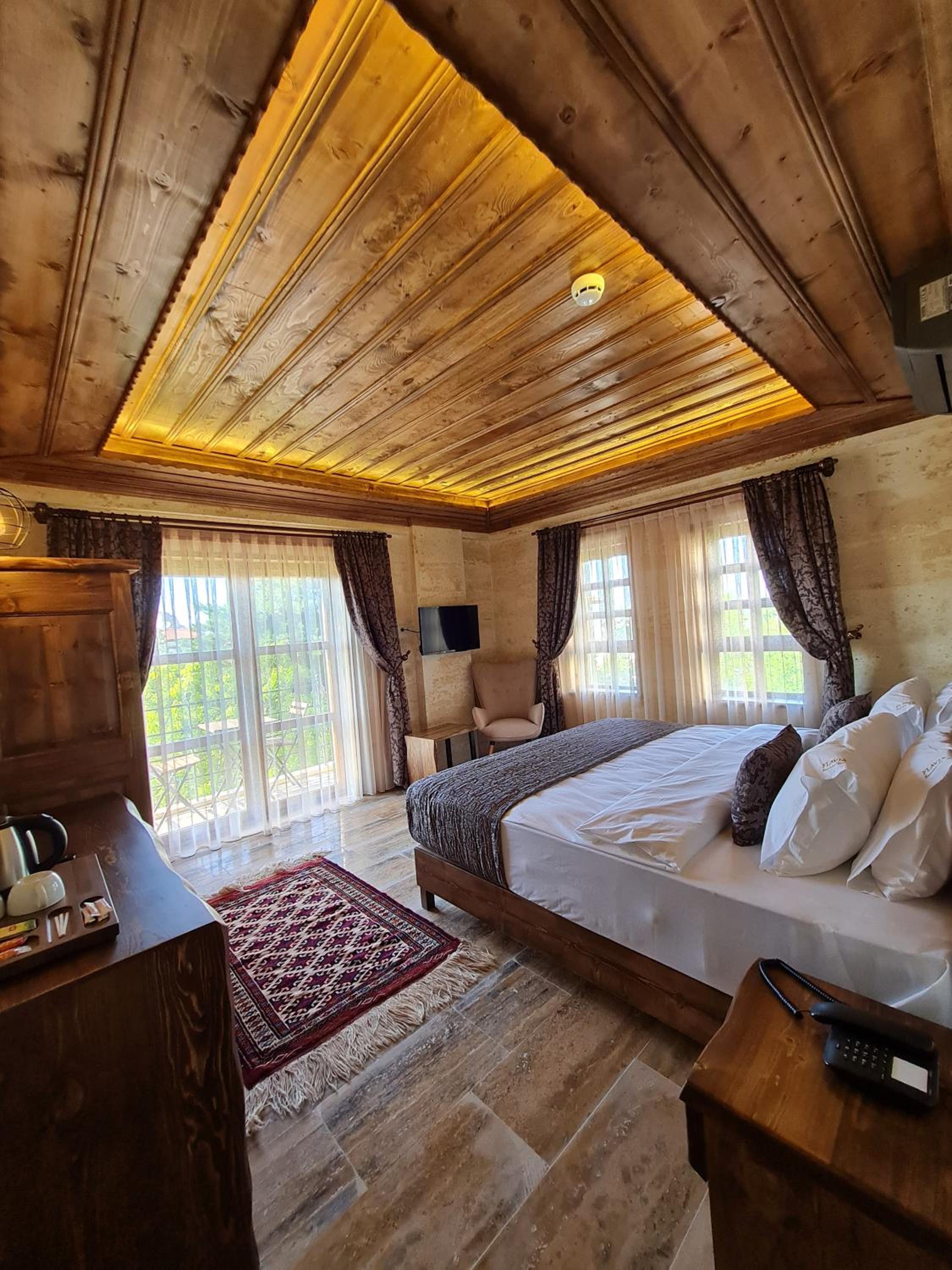 Deluxe Double Room with Castle View - Photo 12