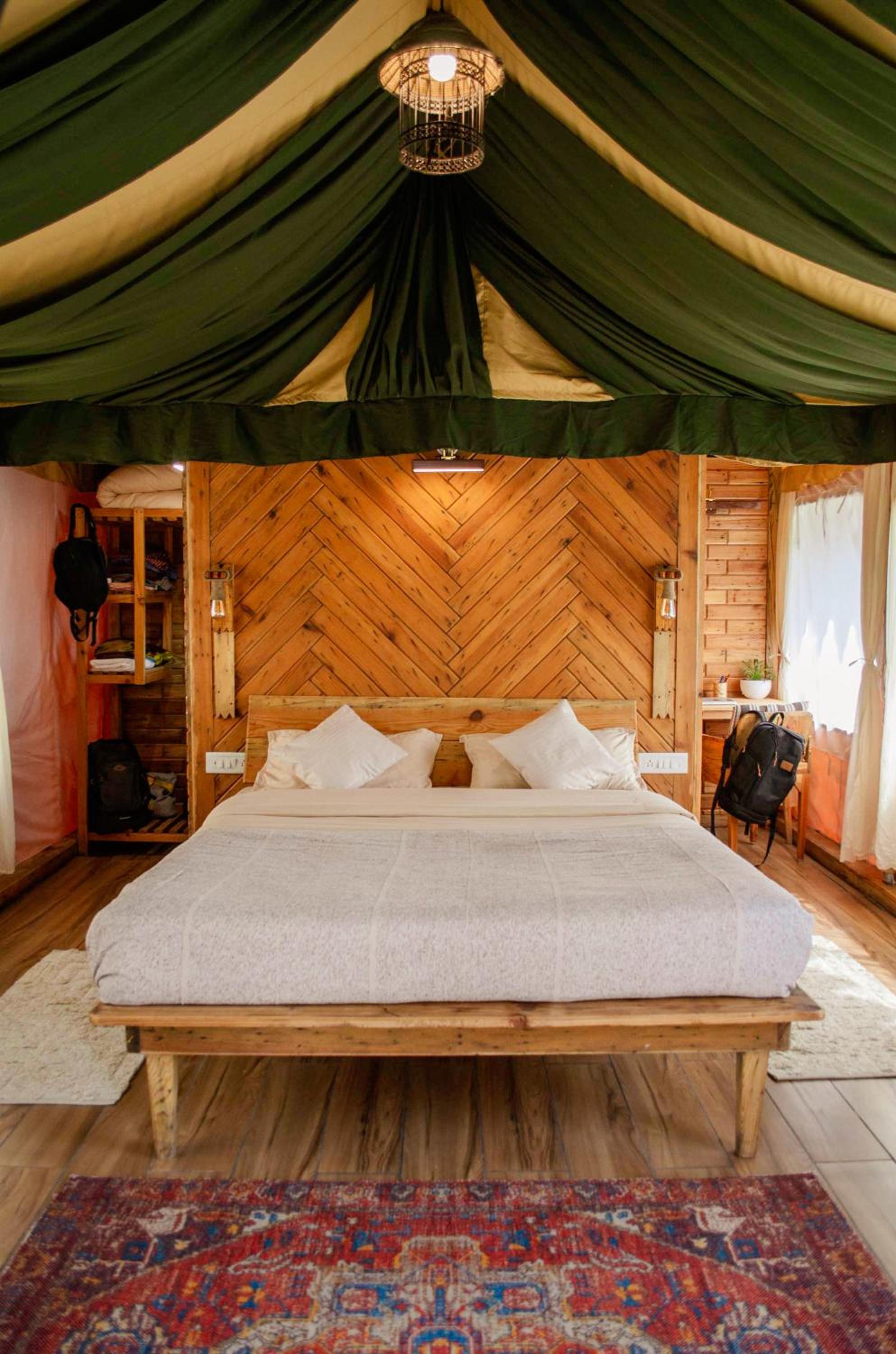 Deluxe Swiss Glamp photo 3