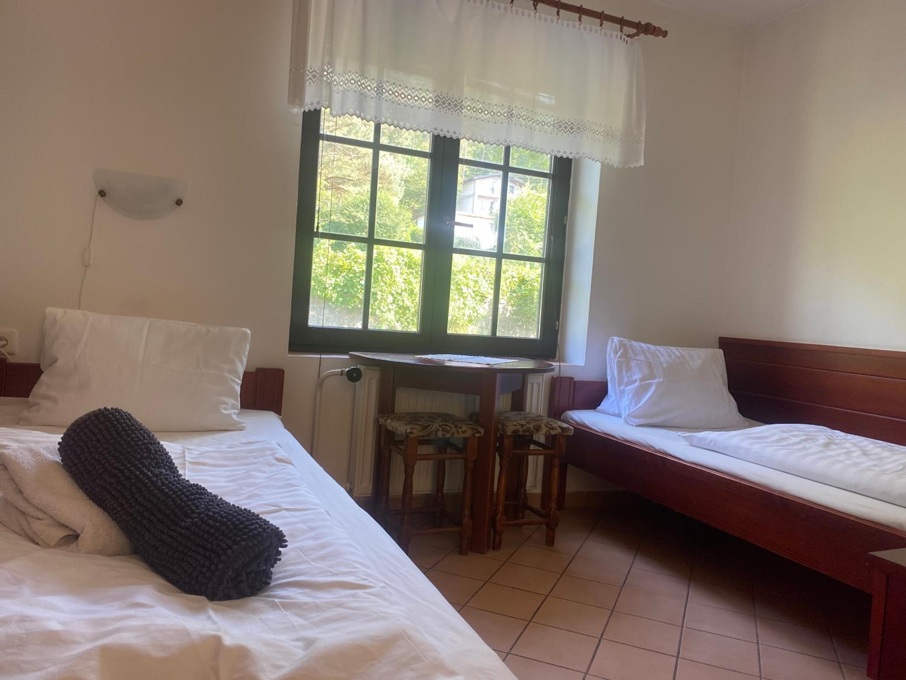 Twin Room with Bathroom photo 2