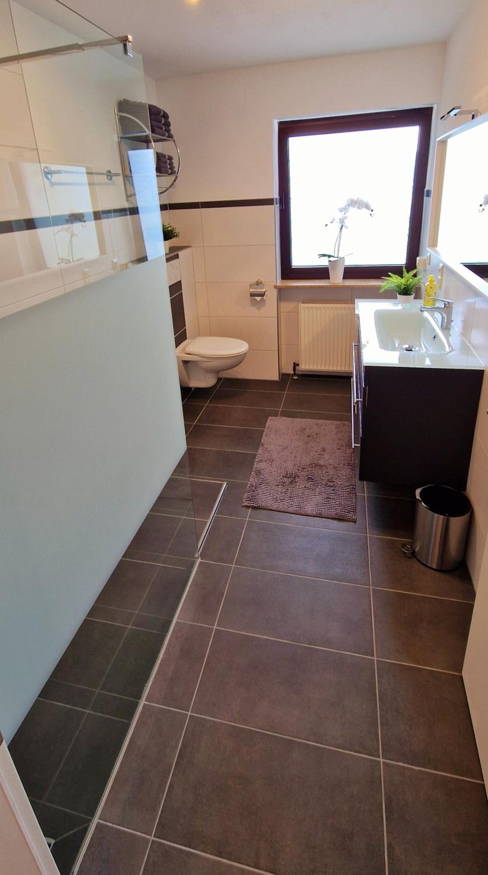 Three-Bedroom Apartment - Photo 6