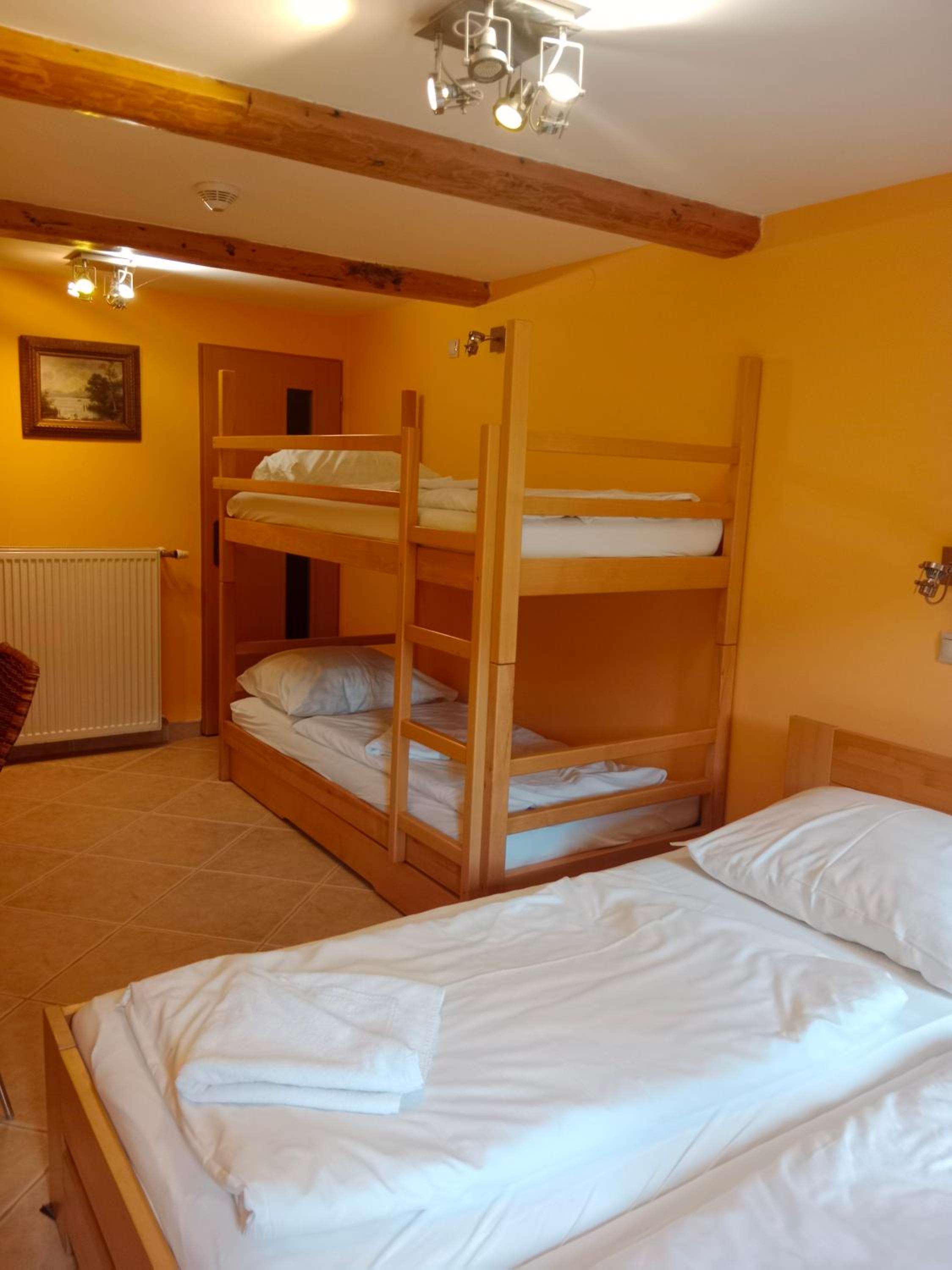 Quadruple Room with Private Bathroom photo 3