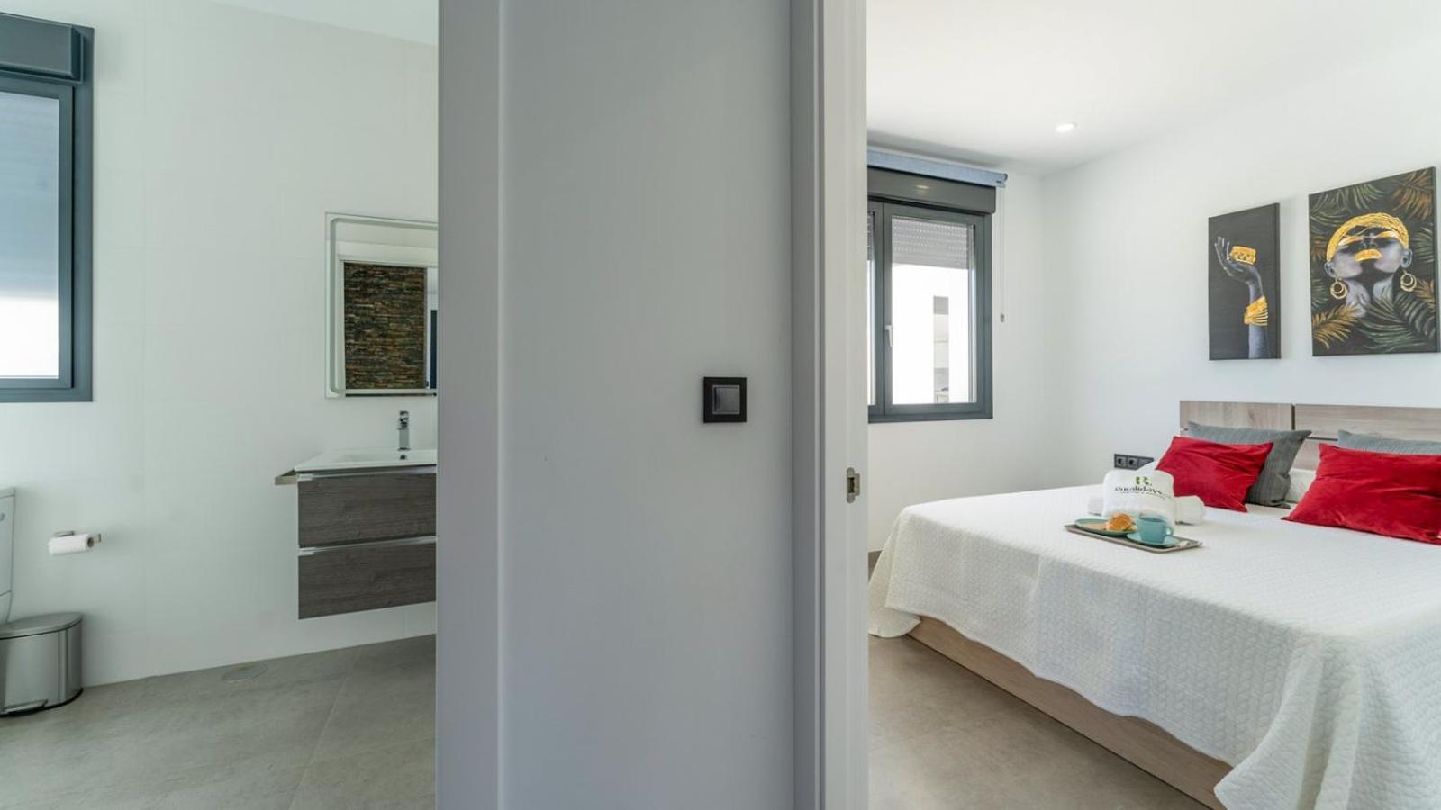 Four-Bedroom House photo 2