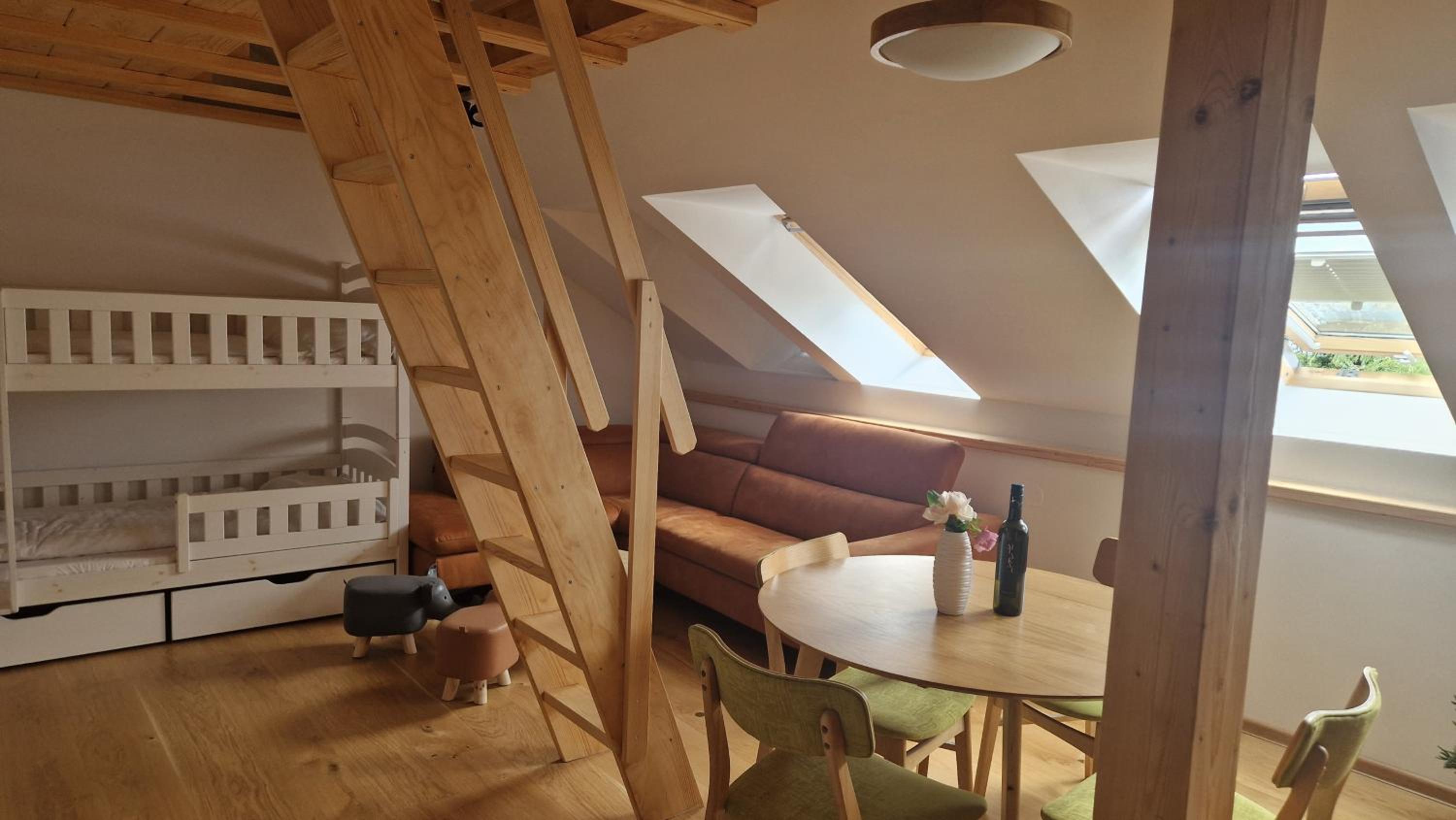 Apartment - Split Level photo 3