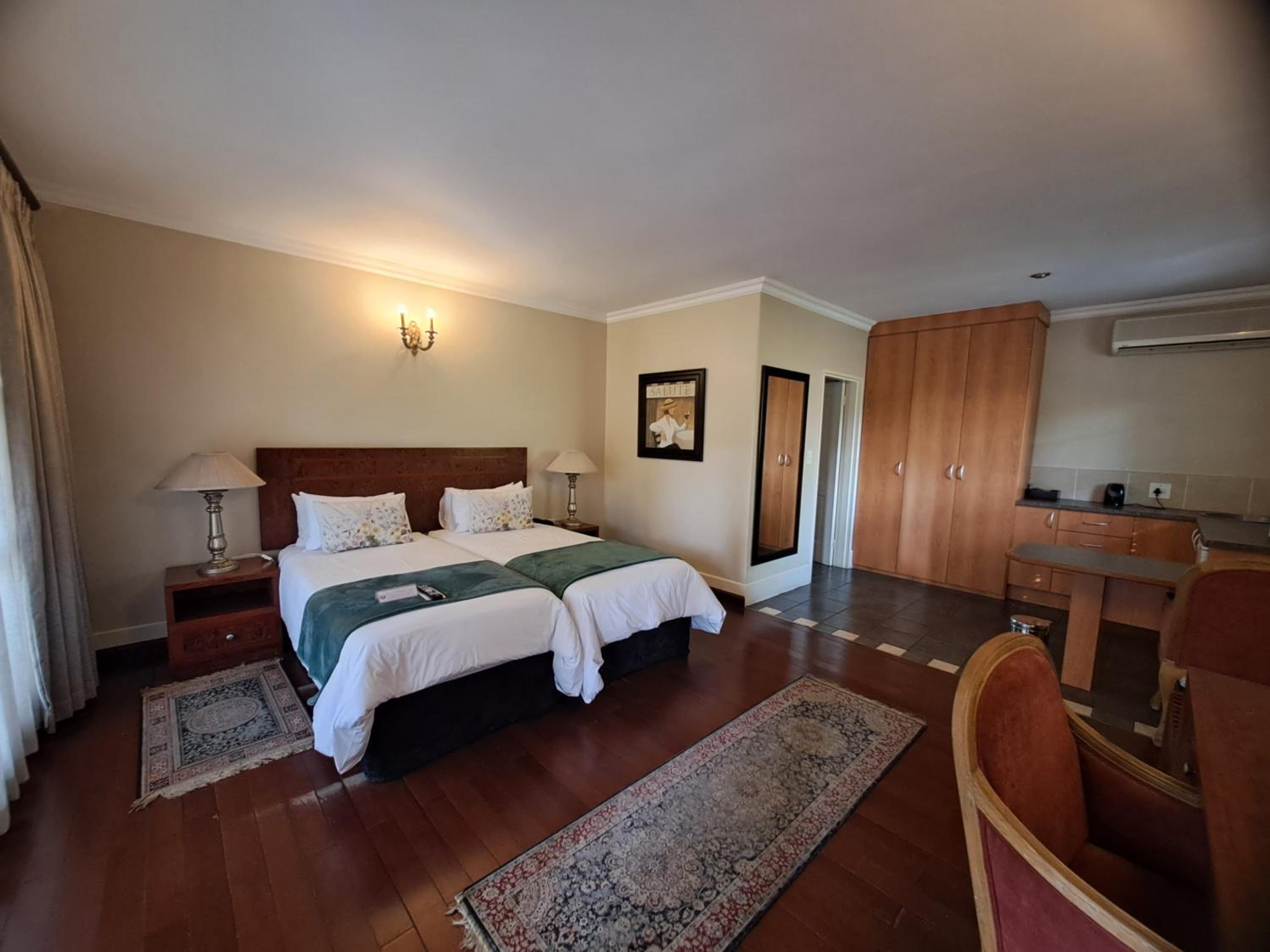 Standard Lodge Room - Photo 7