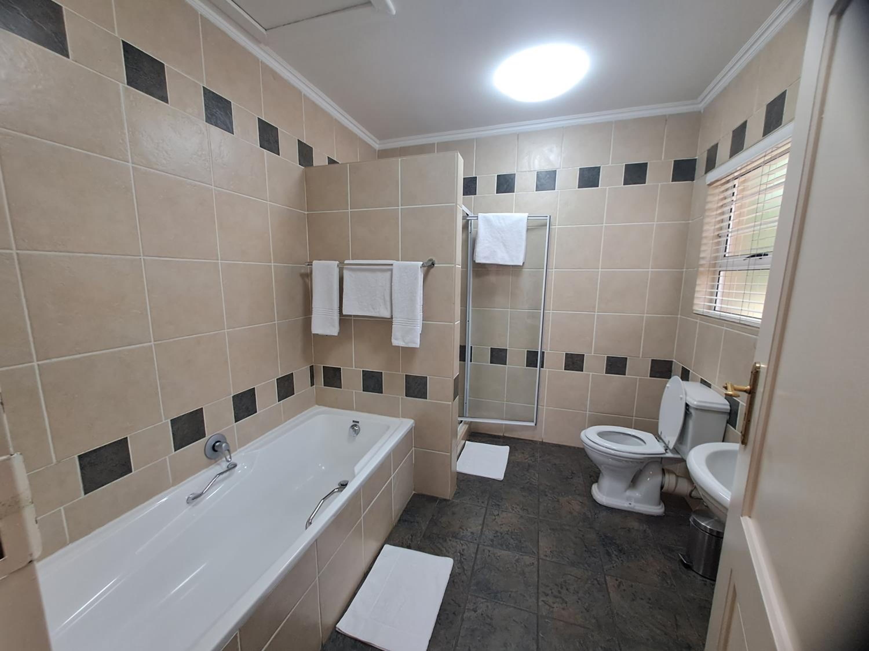 Standard Lodge Room - Photo 10