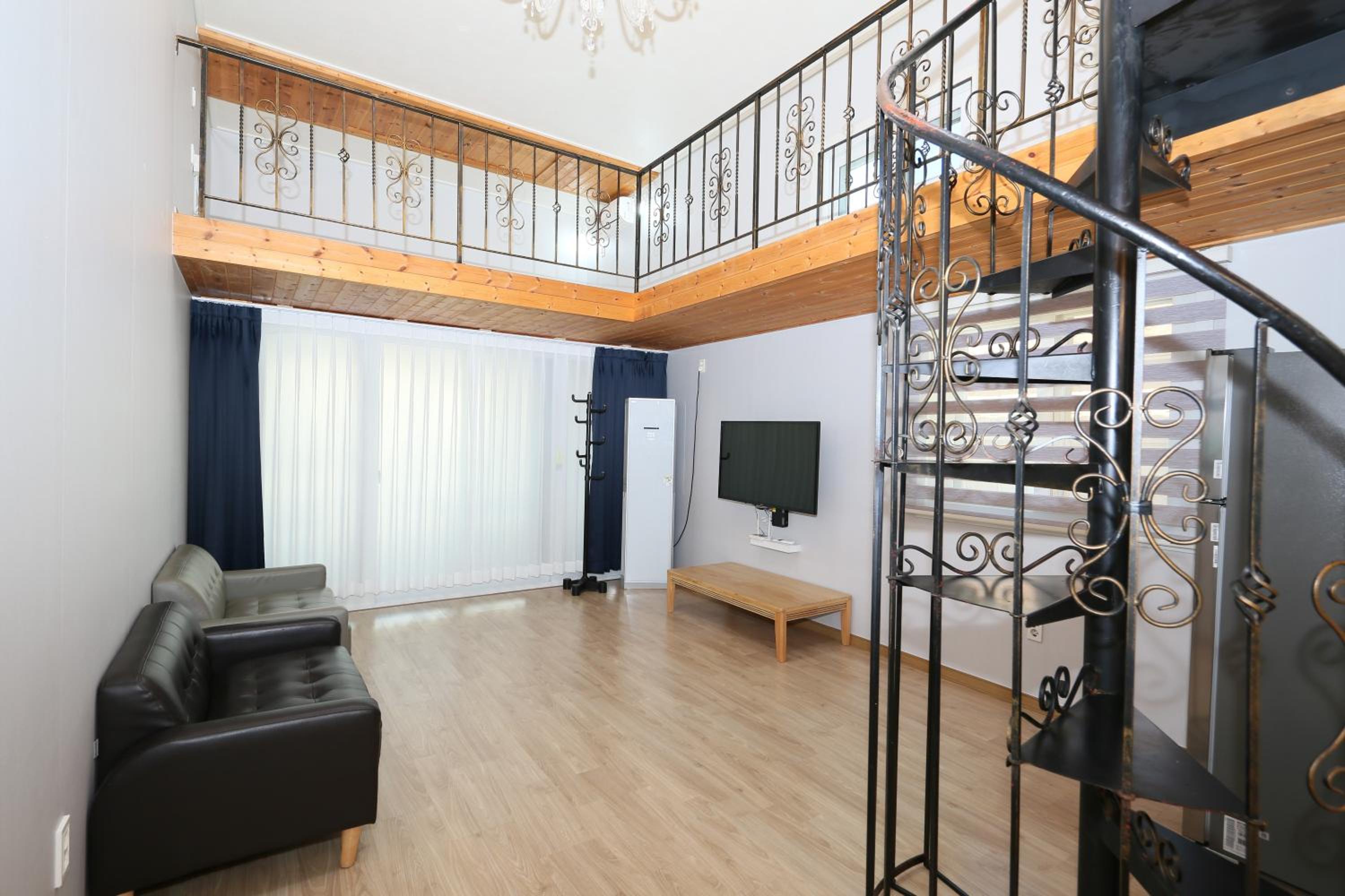 Family Room photo 1