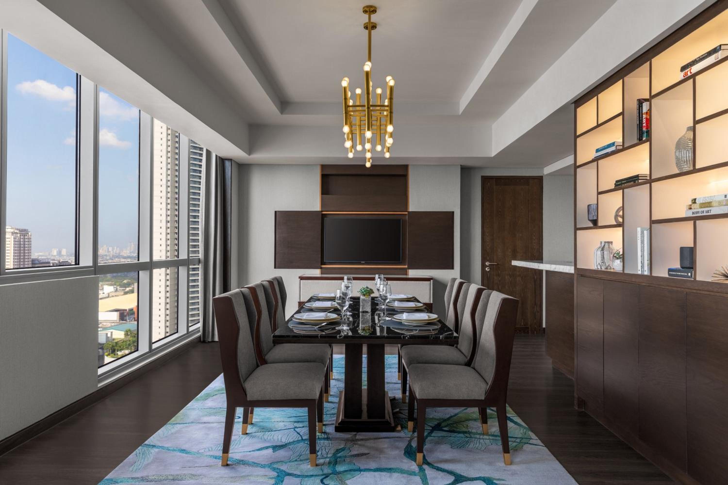 Presidential King Suite - Club Lounge Access photo 3