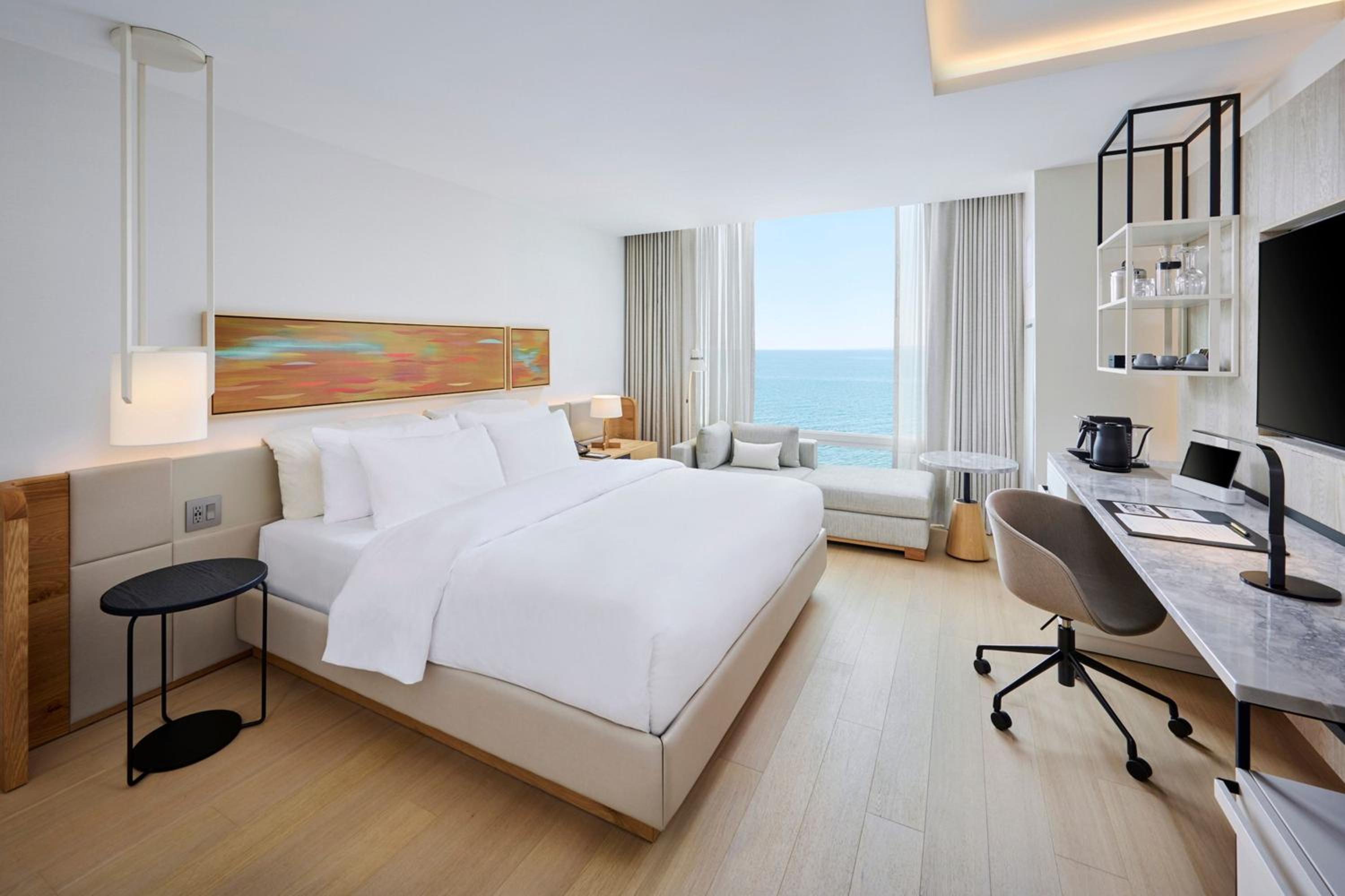 Large King Studio with Lake View