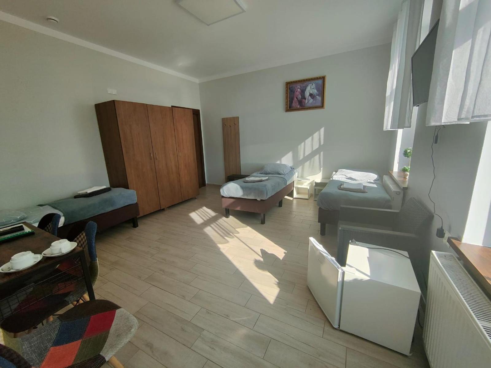 Large Double Room - Photo 2