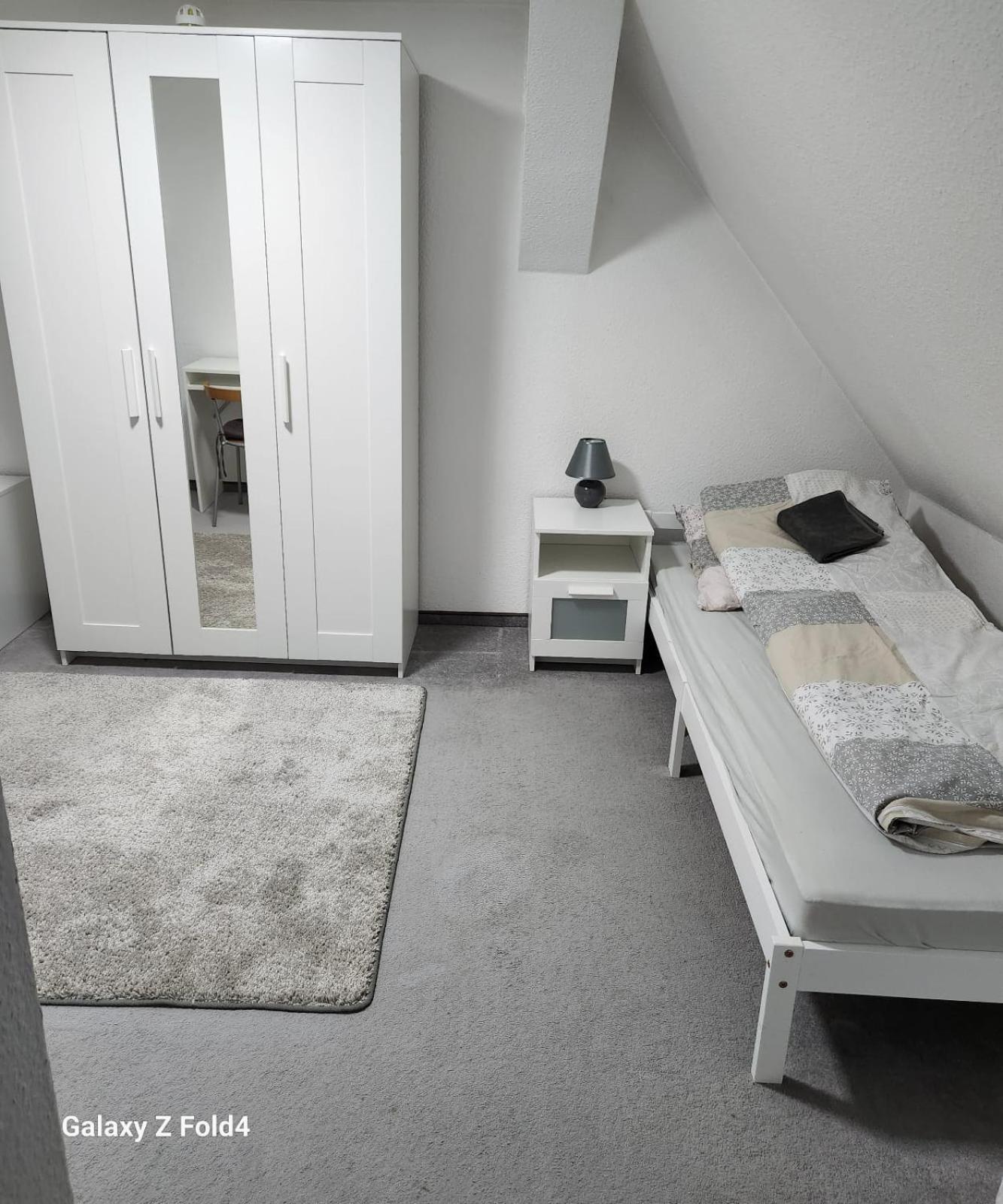 Five-Bedroom House photo 2