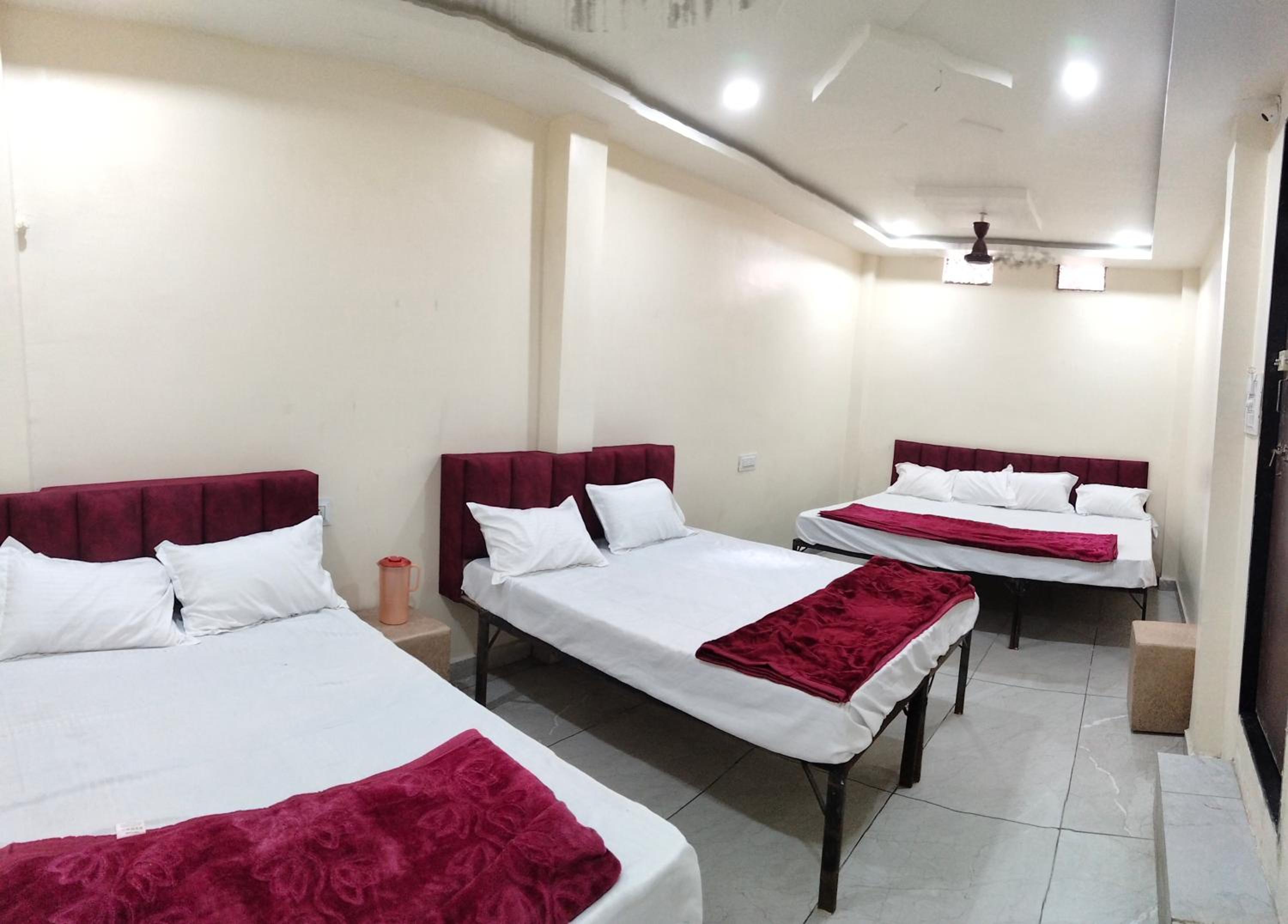 10-Bed Mixed Dormitory Room photo 1