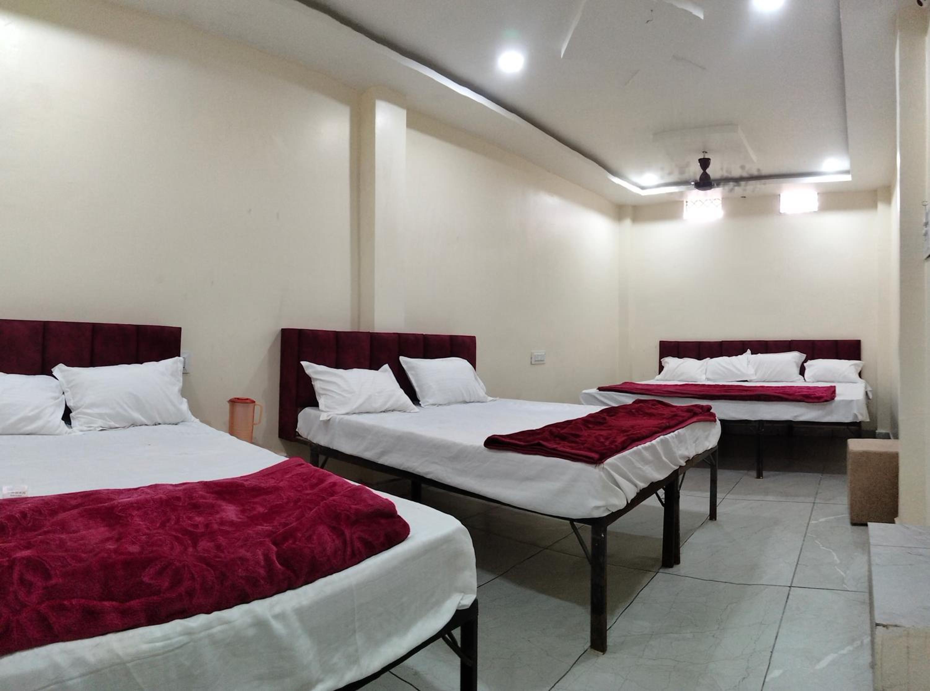 10-Bed Mixed Dormitory Room photo 2